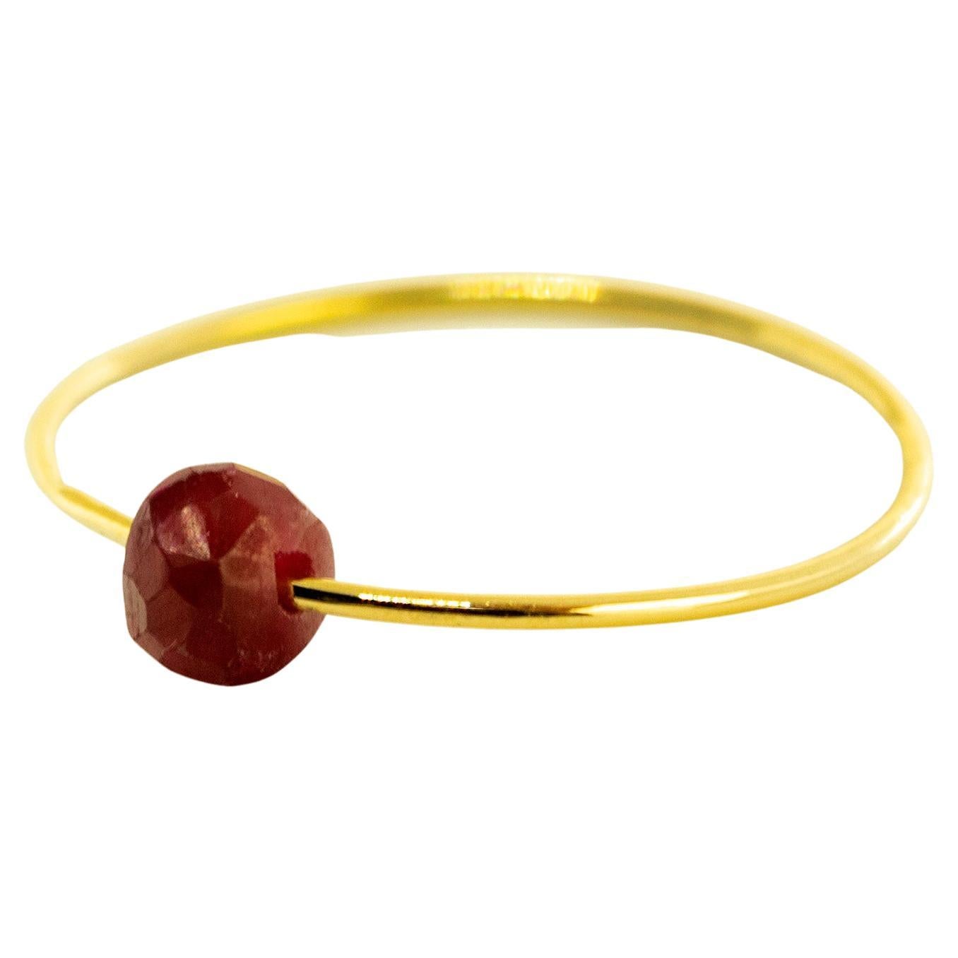 Bague jonc Boho Chic en or jaune 18 carats avec rubis rouge et perles Planet, Intini Jewels