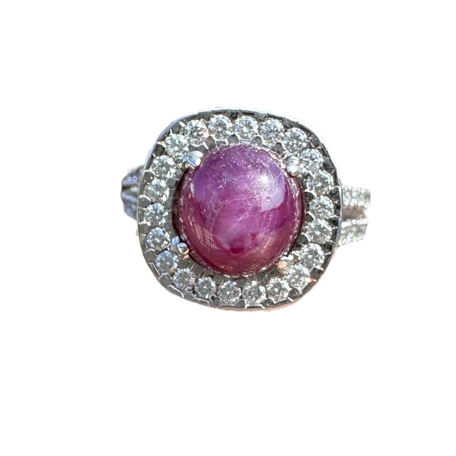 Anello con diamante da 1,20 carati e 3,50 rubini a raggiera in oro bianco 14 carati, riflesso di scintilla In condizioni ottime in vendita a Laguna Hills, CA