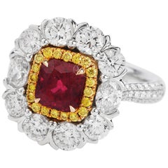 Bague cocktail en or 18 carats avec rubis rouge et diamants fantaisie