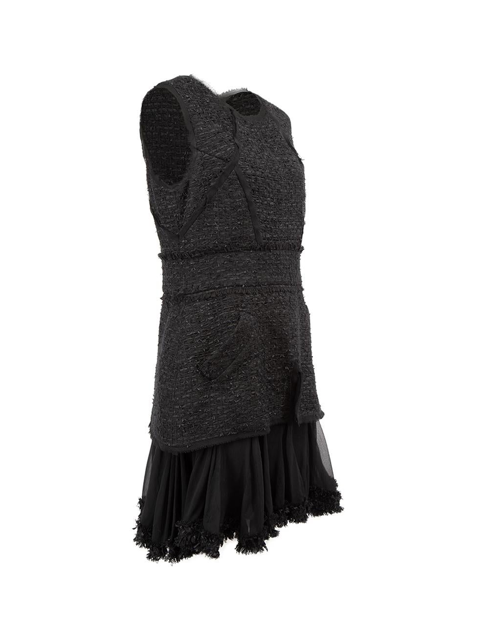 CONDITION is Very good. Minimal wear to dress is evident. Minimal wear to the left-side of underskirt with small hole on this used Oscar de la Renta designer resale item.



Details


Black

Tweed

Knee length dress

Layered accent

Round