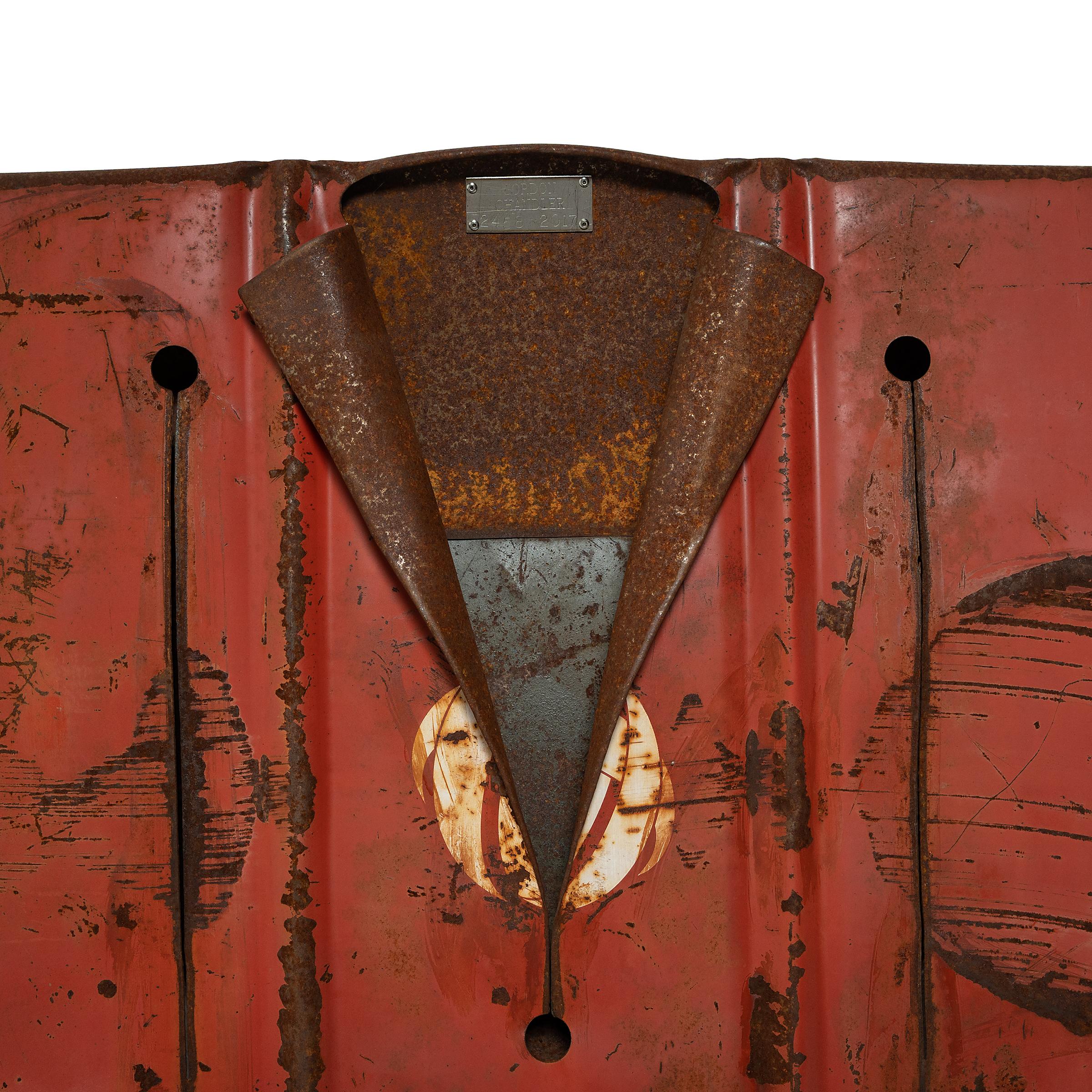 „Red Rust Kimono“, gefundene Stahlskulptur von Gordon Chandler (amerikanisch) im Angebot