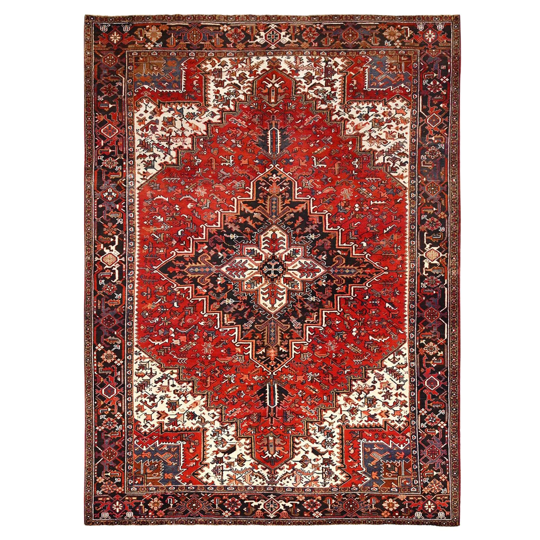 Tapis Heriz de Bohème vintage en pure laine rouge à l'aspect rustique, noué à la main