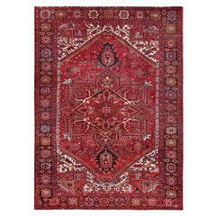 Roter, rustikaler, handgeknüpfter, reiner, persischer Heriz-Teppich aus Wolle im Vintage-Stil
