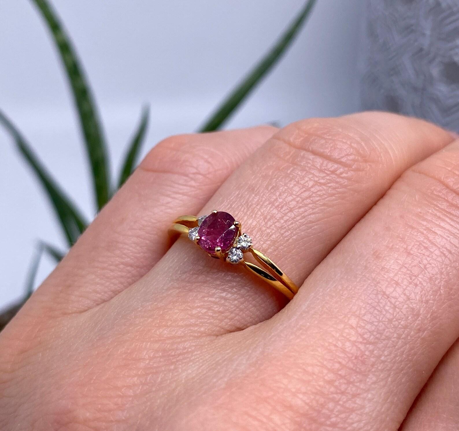 Natural 0.80Ct Sapphire and Diamonds gemstone
14 Karat Yellow Gold Ring

Laboratory full certificate for the ring
Main Stone: Sapphire
Main Stone Creation: Natural
Main Stone Color: orange Red
Main Stone Origin: Africa
Main stone size: