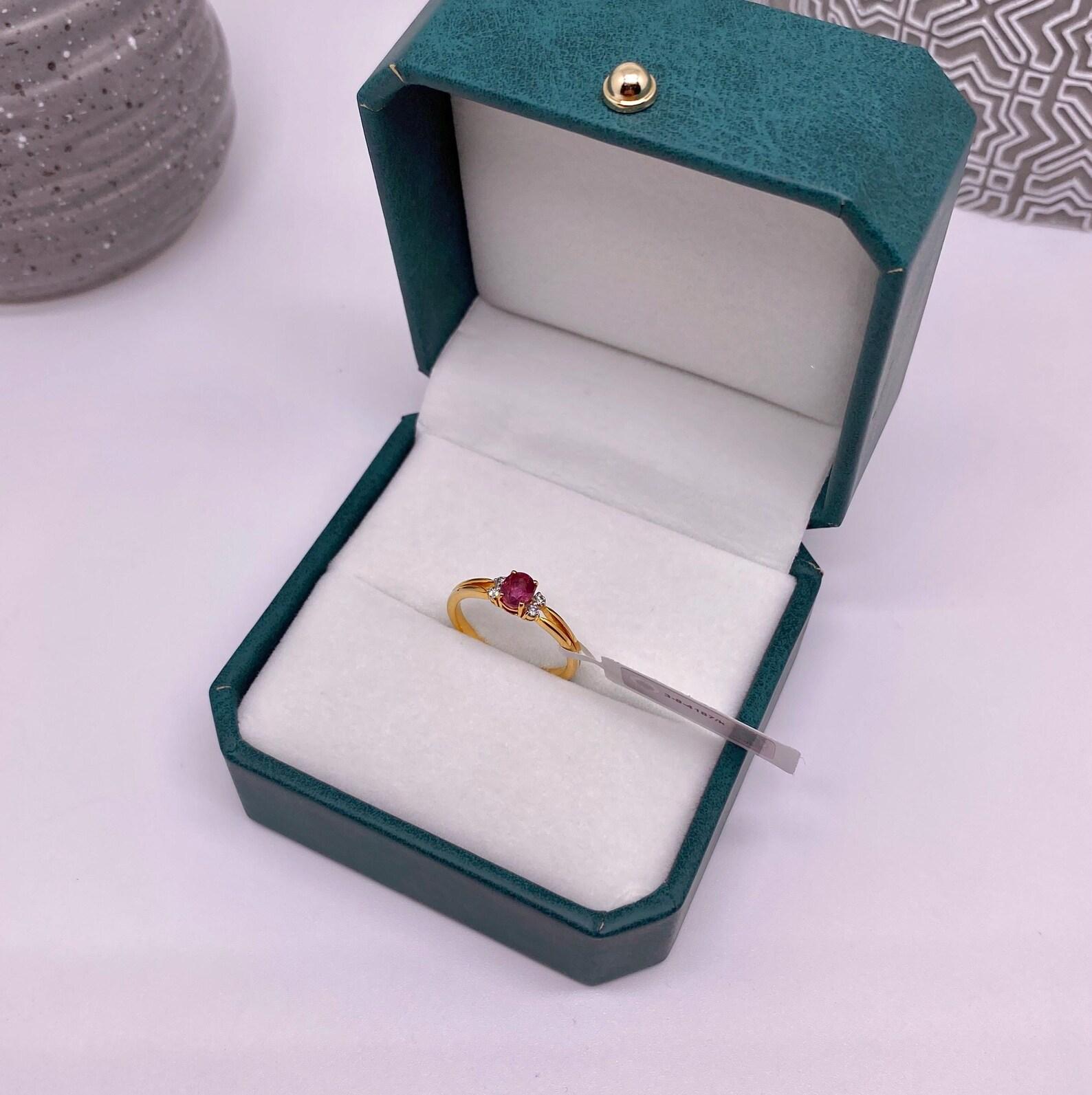 Women's Red Sapphire and Diamonds natural gemstone Ring, 14 Karat Yellow Gold, 7US For Sale