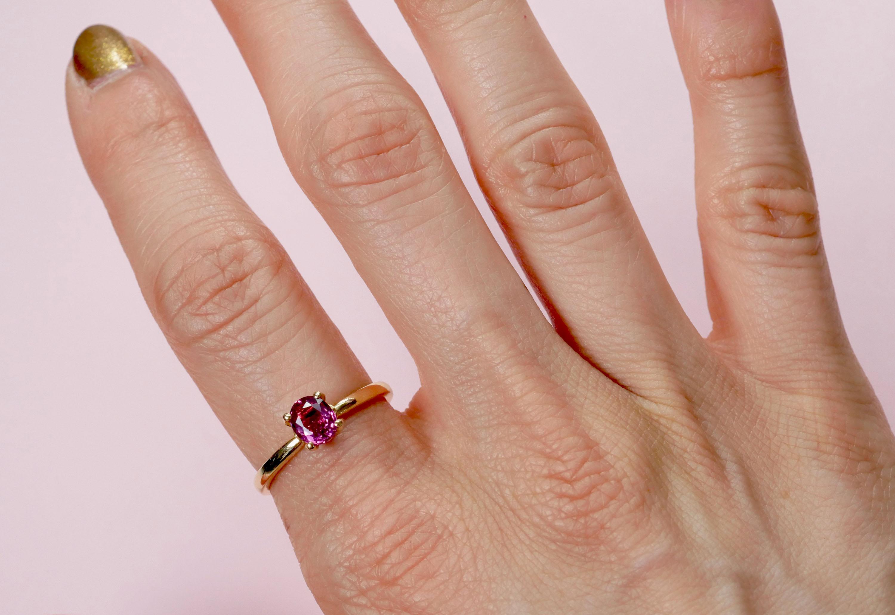 For Sale:  Red Sapphire Solitaire Ring in 18 Karat Yellow Gold 2