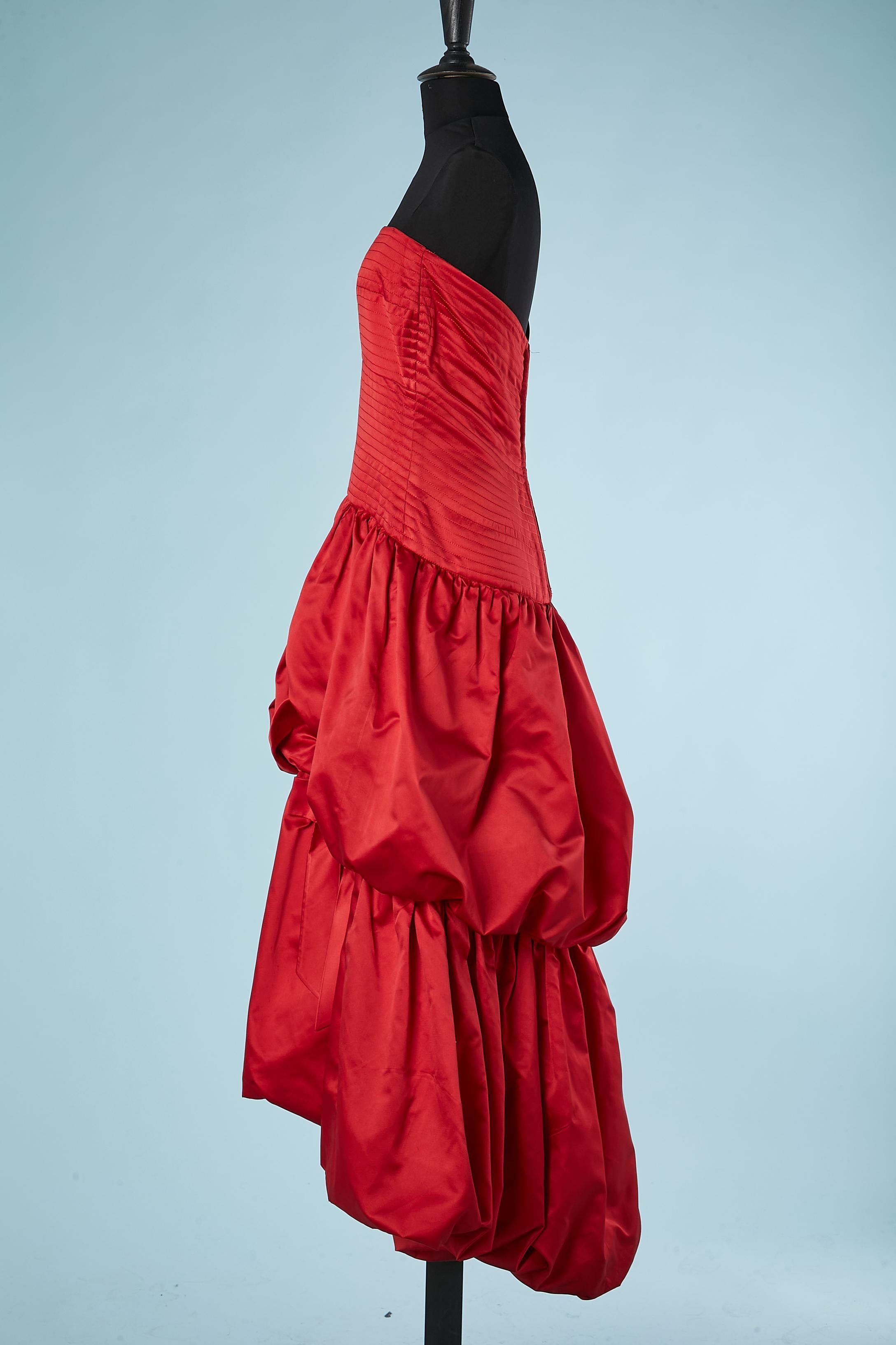Red satin boléro and bustier evening dress asymmetrical with ruffle Circa 1980's For Sale 2