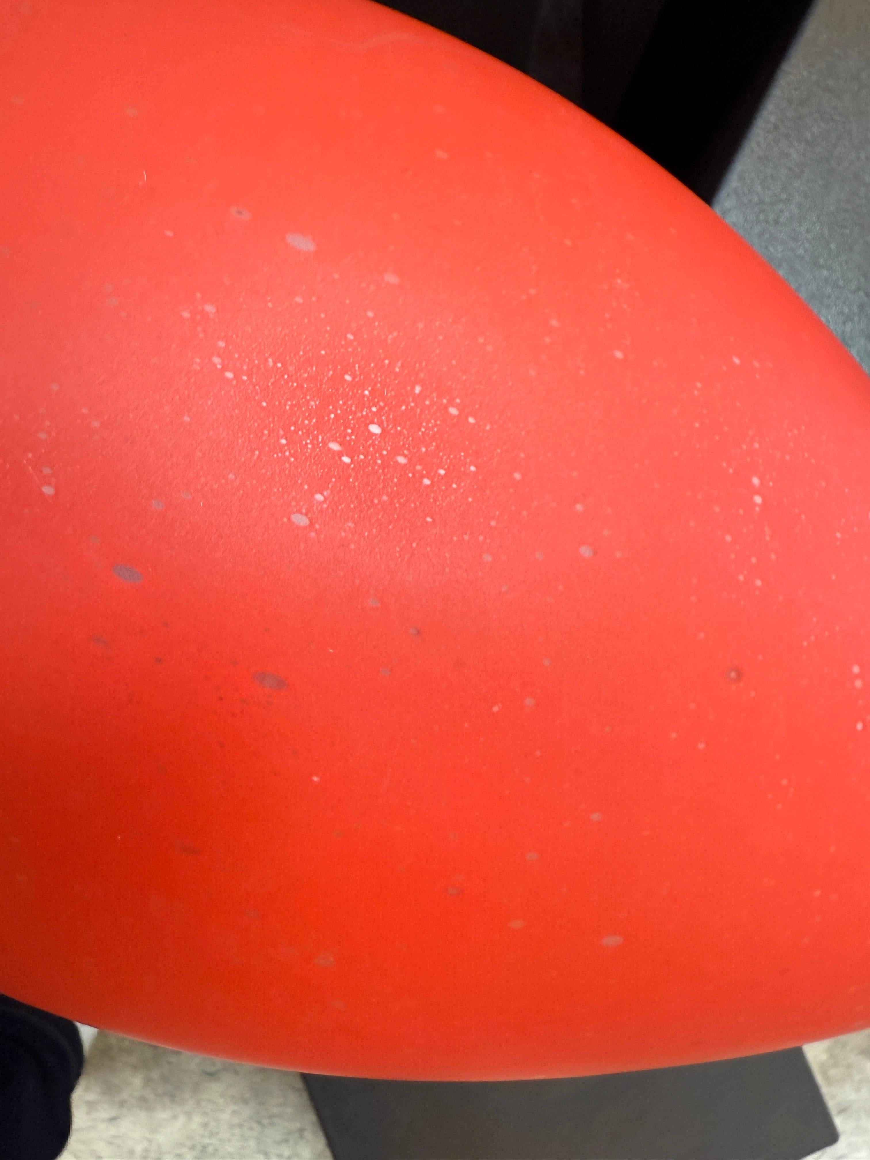 Vase en verre satiné rouge - Verre d'art italien soufflé à la bouche en vente 1