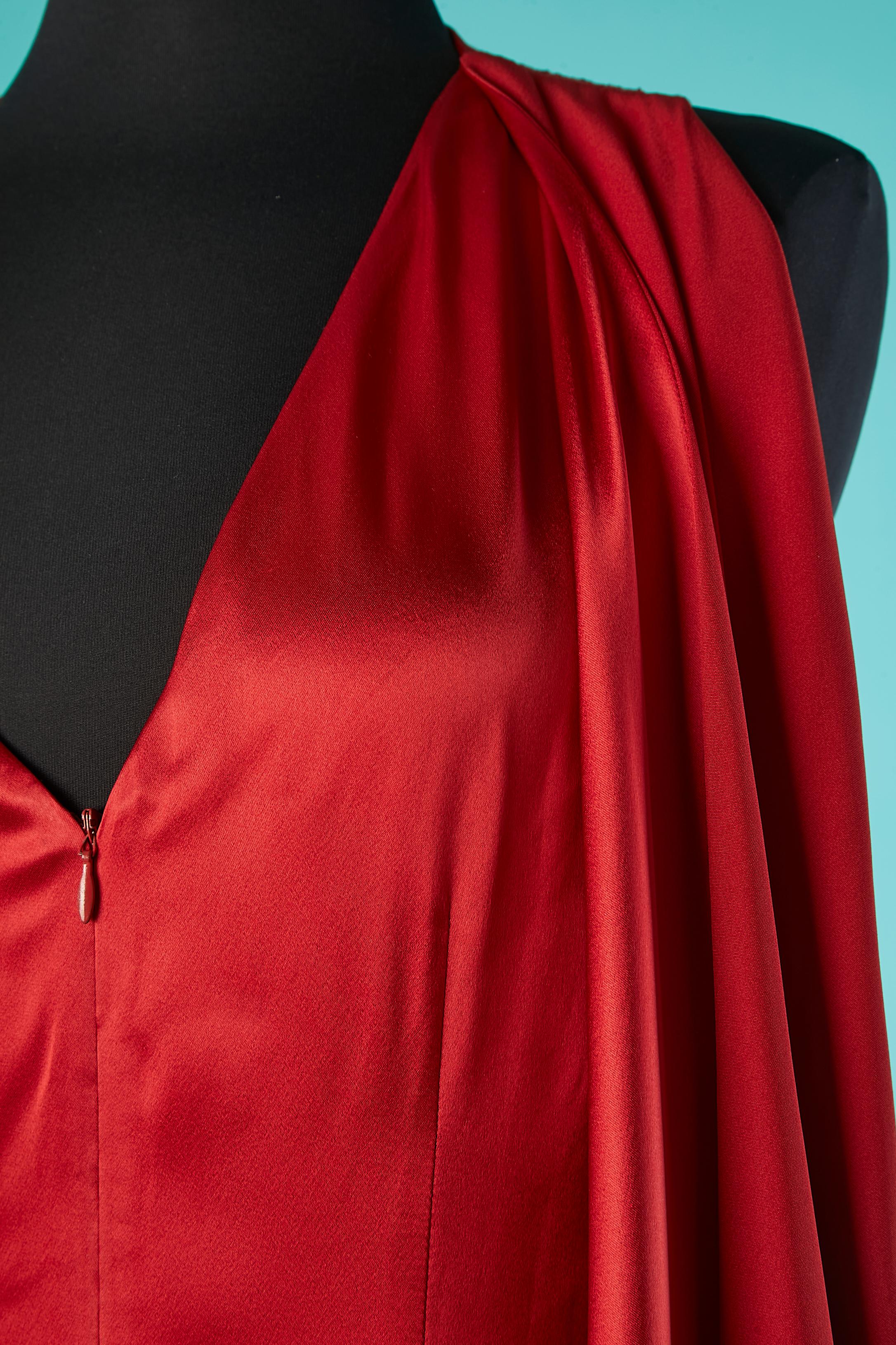 Rouge Robe de cocktail sans manches en satin rouge avec dos transparent en dentelle Grès  en vente