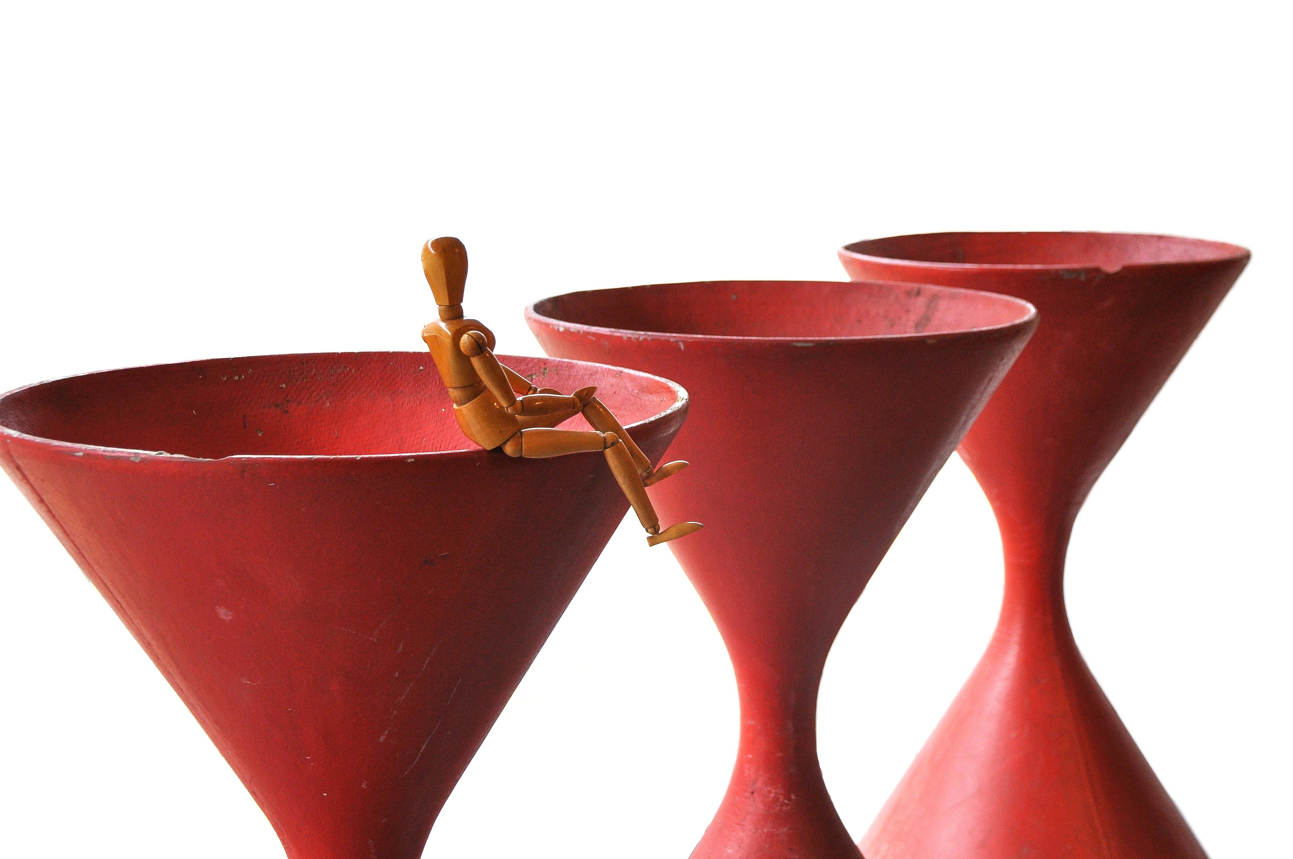 Mid-Century Modern Red Sculptural Hourglass Planters by Willy Guhl, Swiss Modernist, 1960s
