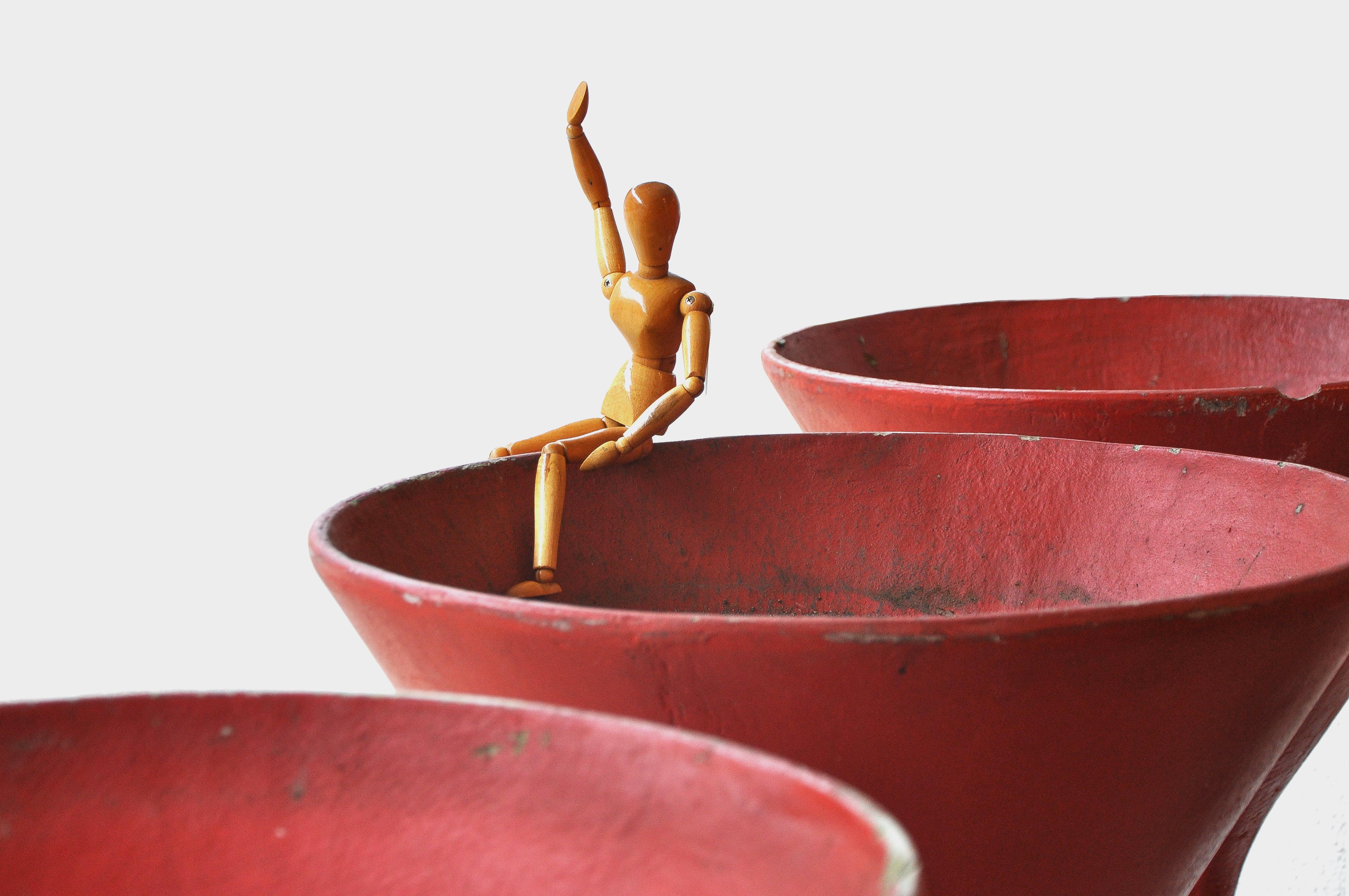 Red Sculptural Hourglass Planters by Willy Guhl, Swiss Modernist, 1960s 1