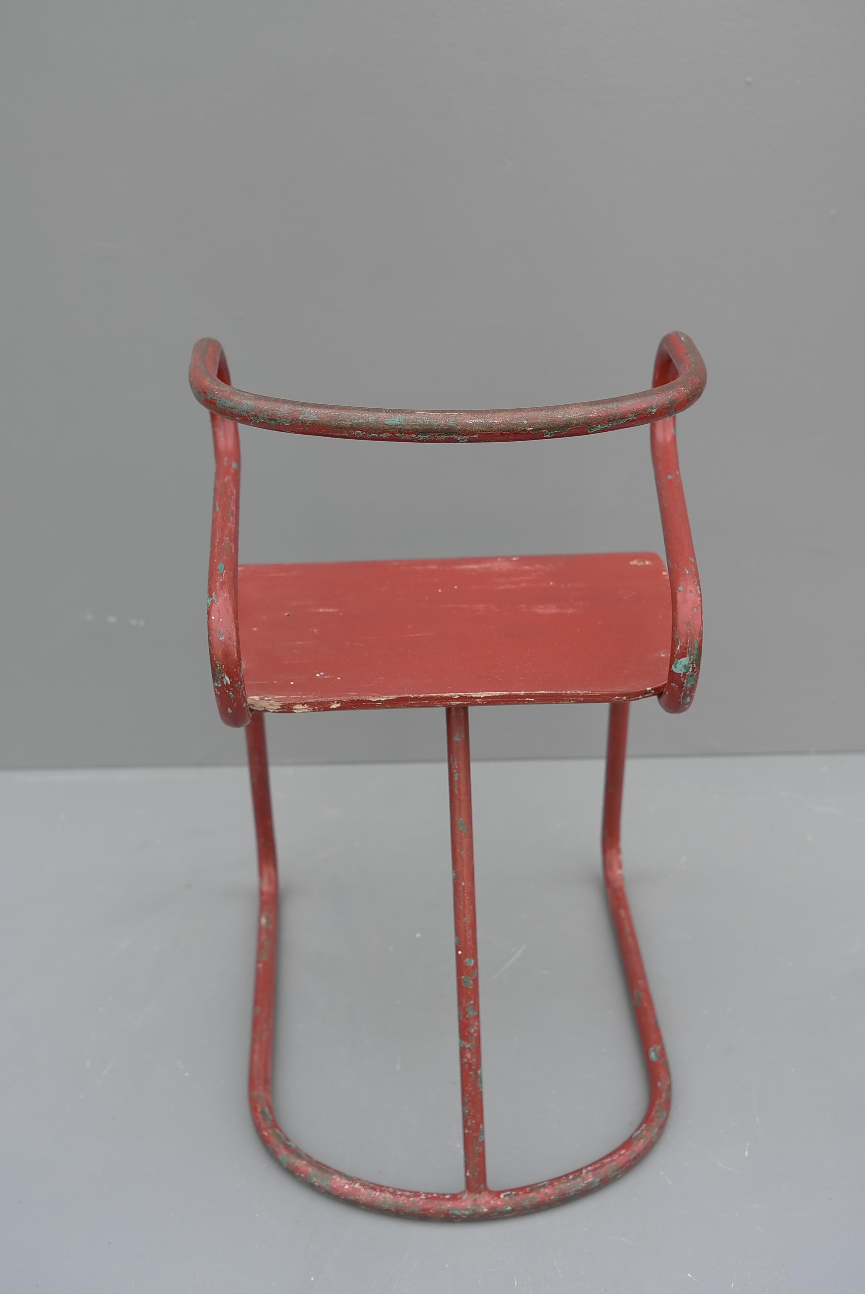 Red Sculptural Tubular Steel and Wood Mid-Century Modern Children Chair, 1950's For Sale 1