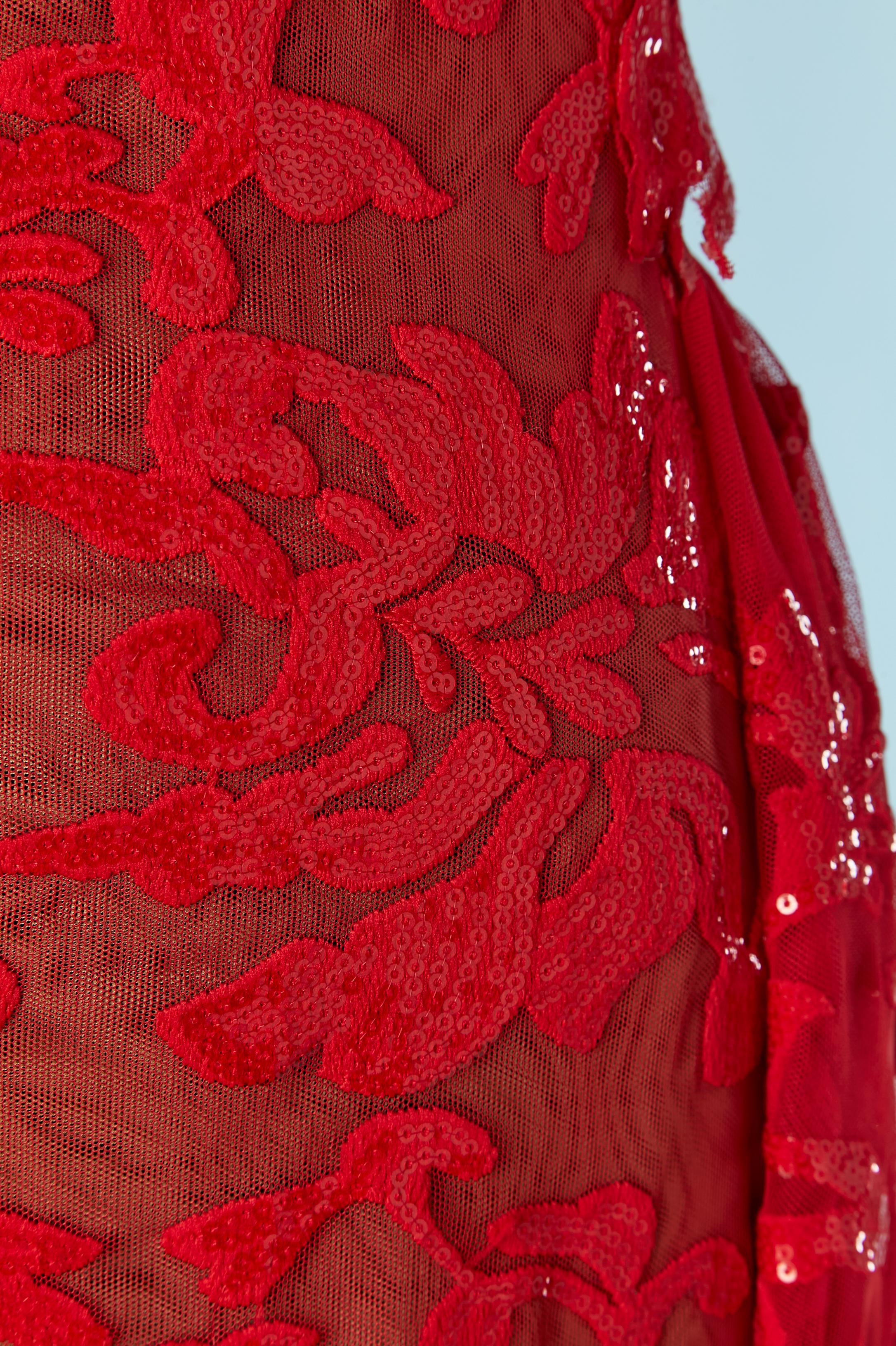Vestido de noche rojo bordado de lentejuelas con sobrefalda en la espalda Marc Bouwer en venta 1