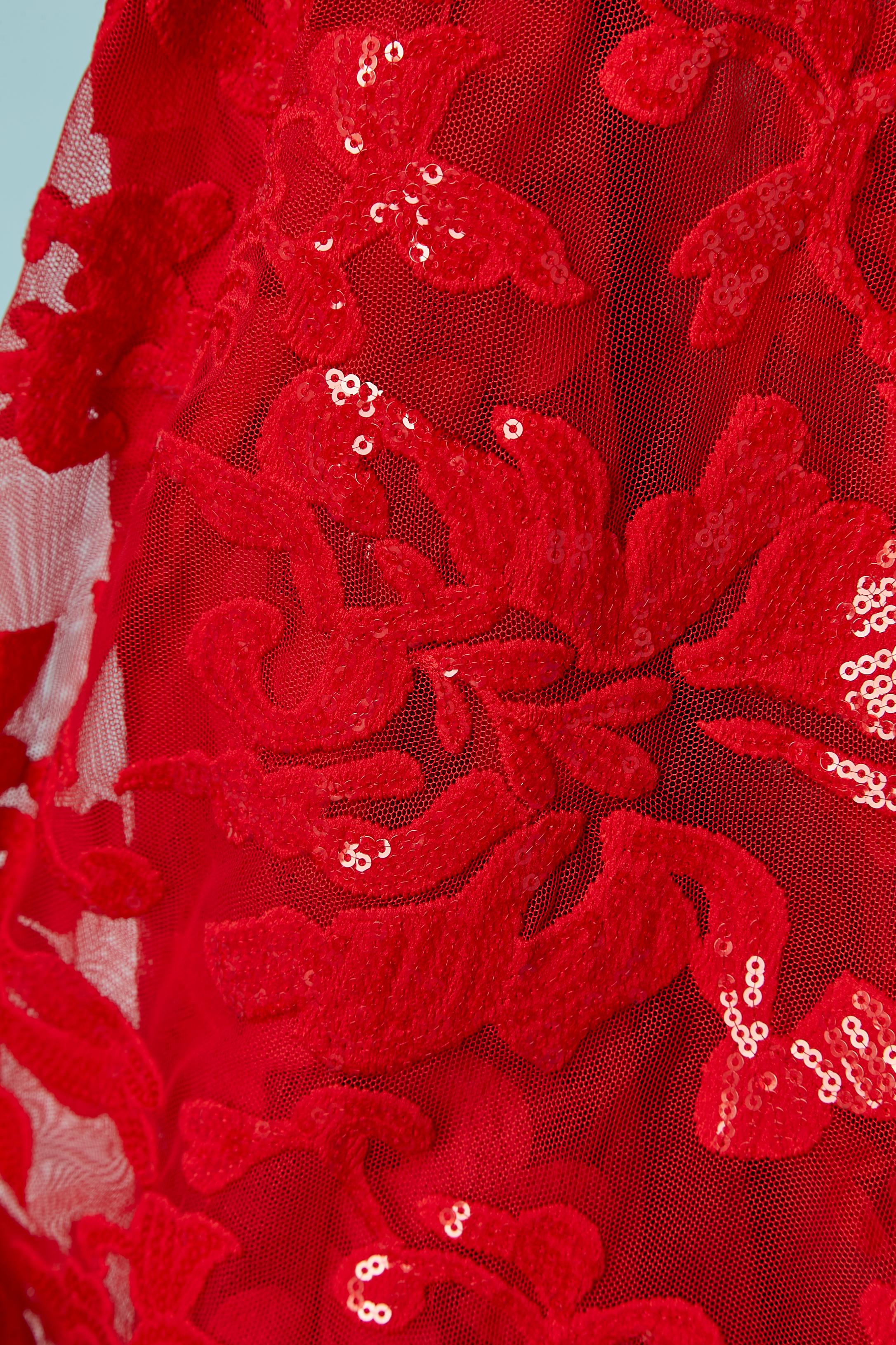 Vestido de noche rojo bordado de lentejuelas con sobrefalda en la espalda Marc Bouwer en venta 4