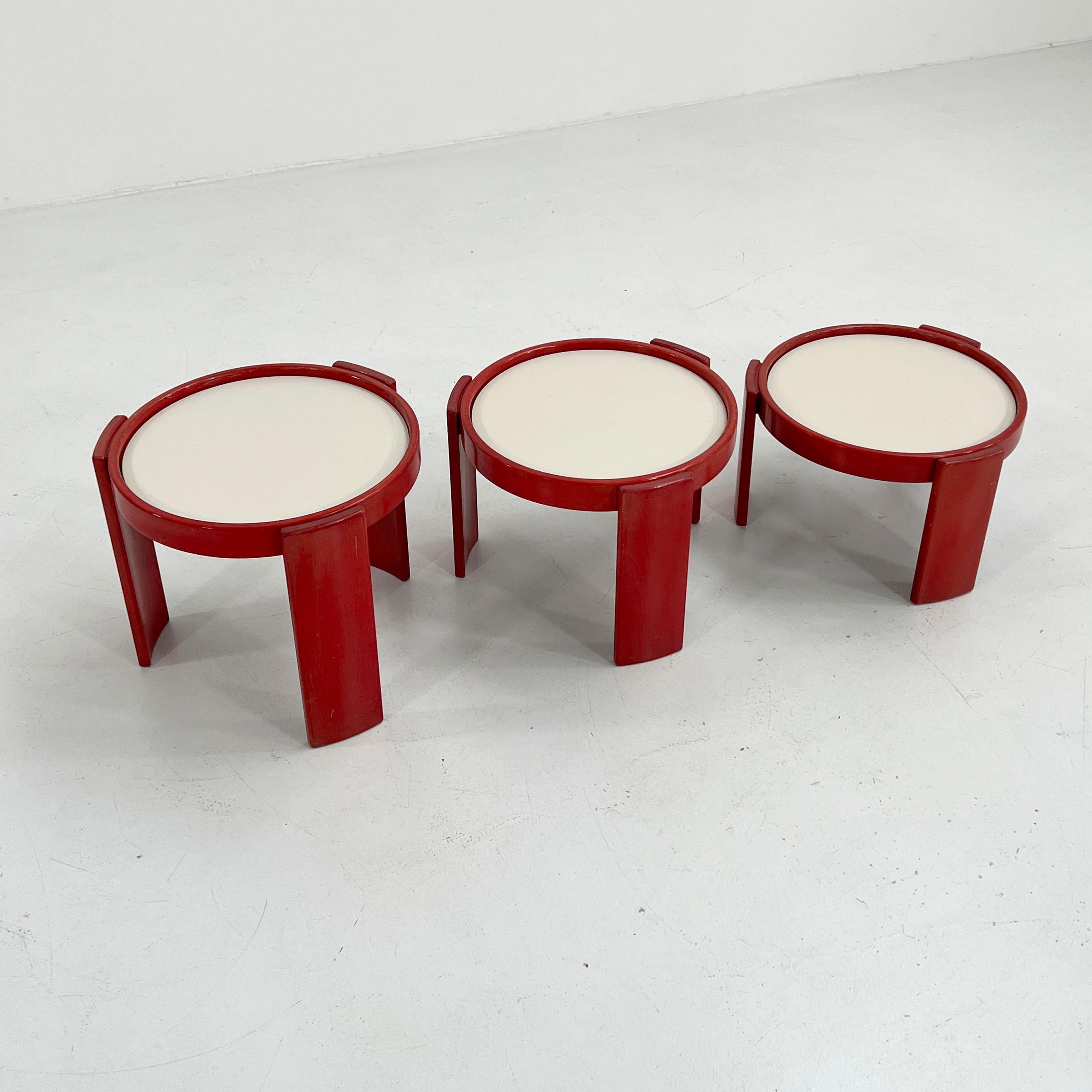Red Set of Model 780 Nesting Tables by Gianfranco Frattini for Cassina, 1960s In Good Condition In Ixelles, Bruxelles