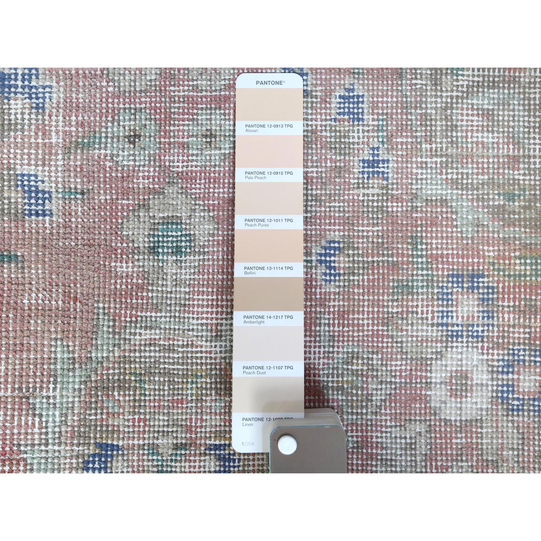 Laine Tapis oriental rouge Shabby Chic à motif médaillon persan ancien de Tabriz en vente