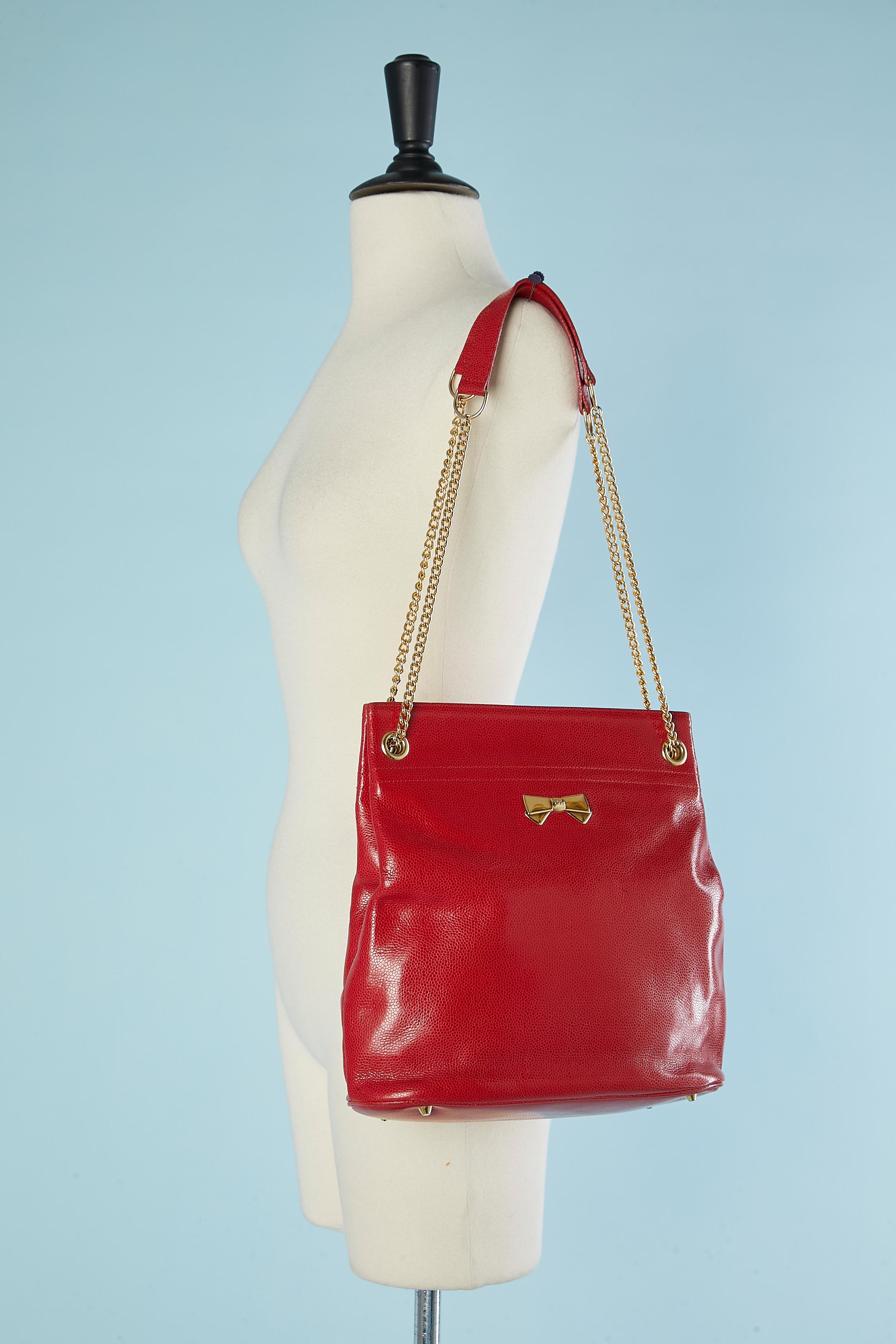 Red shiny leather shoulder bag with gold metal chain and bow Nina Ricci 1980's  For Sale 1