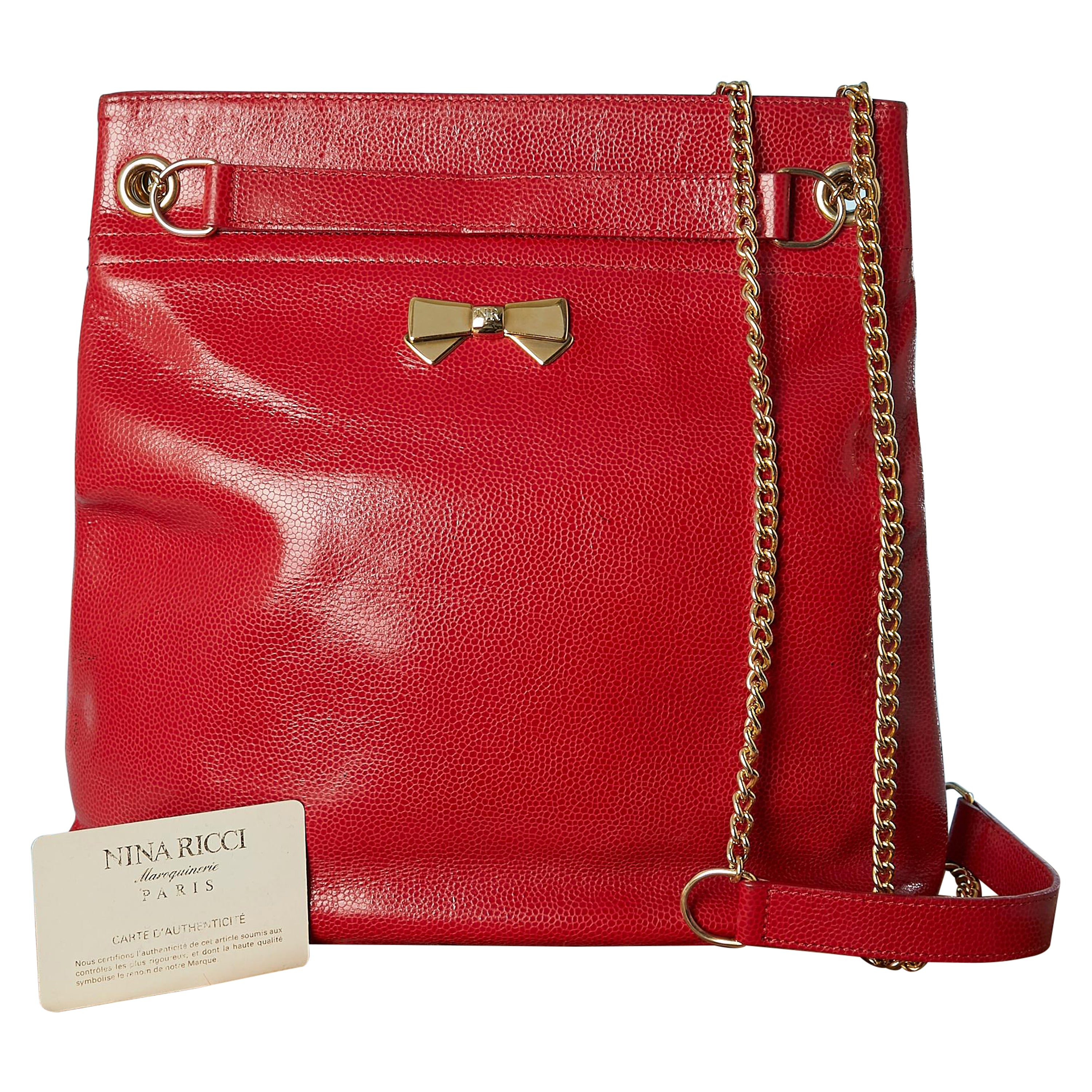 Borsa a tracolla in pelle rossa lucida con catena in metallo dorato e fiocco Nina Ricci anni '80