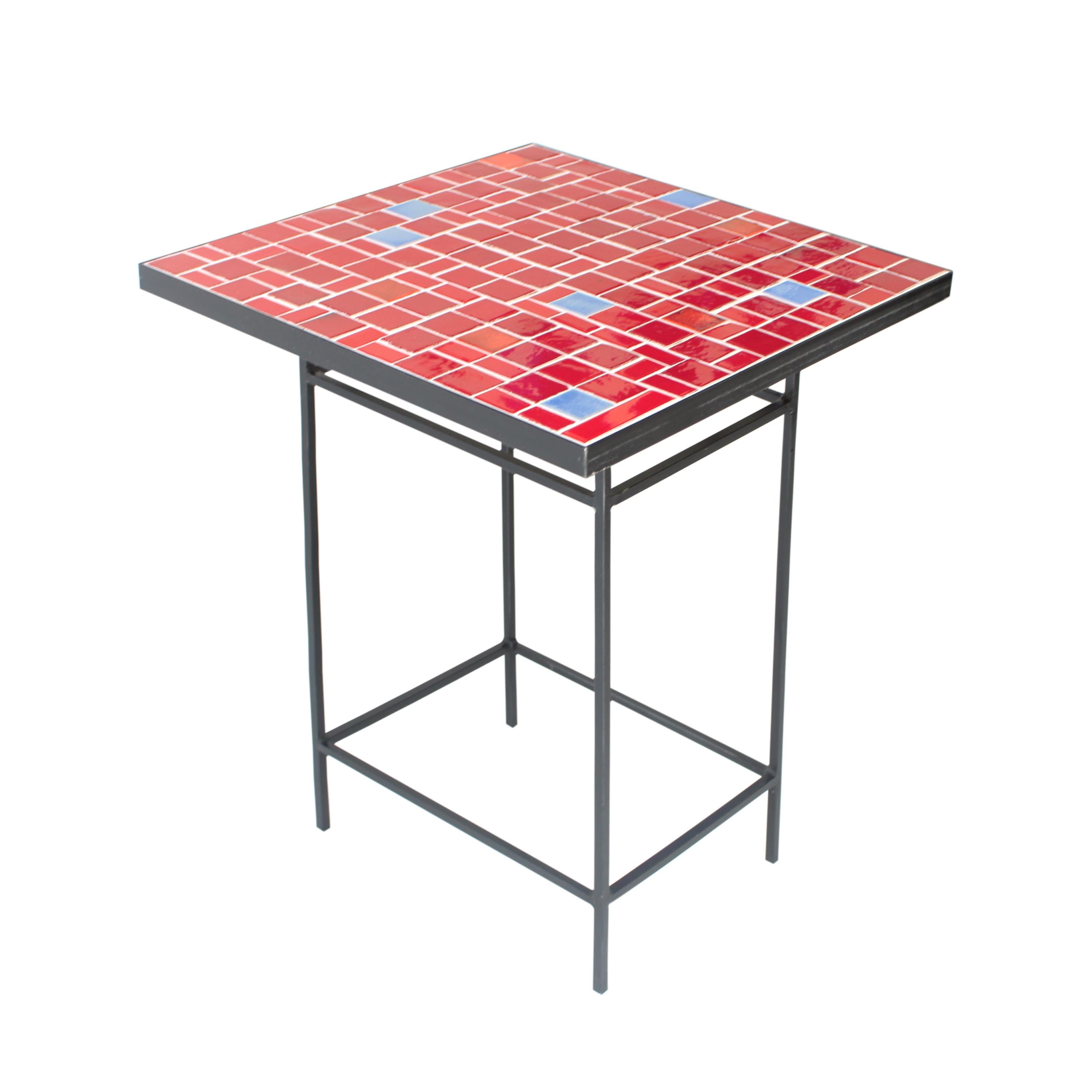 Mesa auxiliar roja 