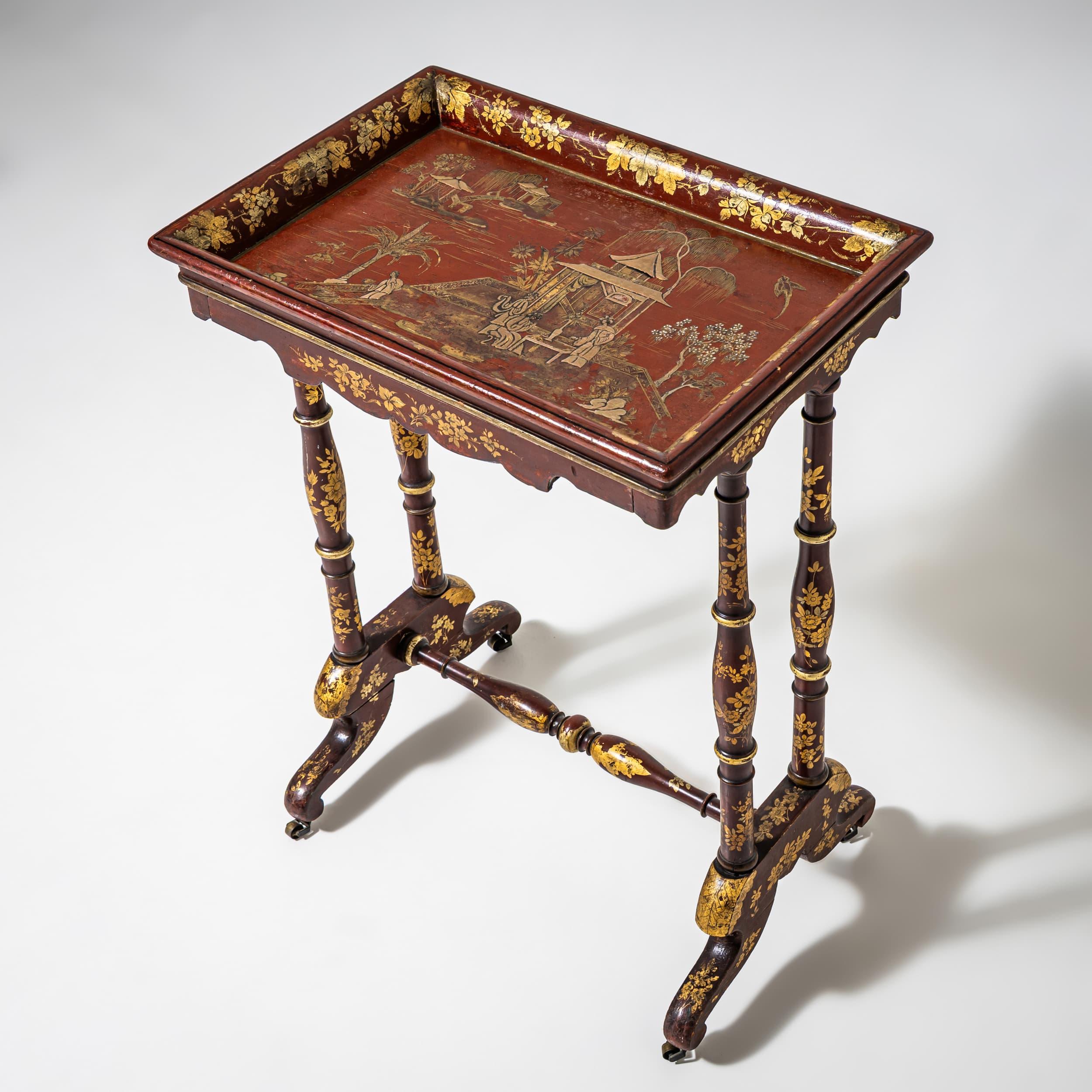Roter Beistelltisch mit Chinoiserie-Lackierung, Ende 19. Jahrhundert (Lackiert) im Angebot