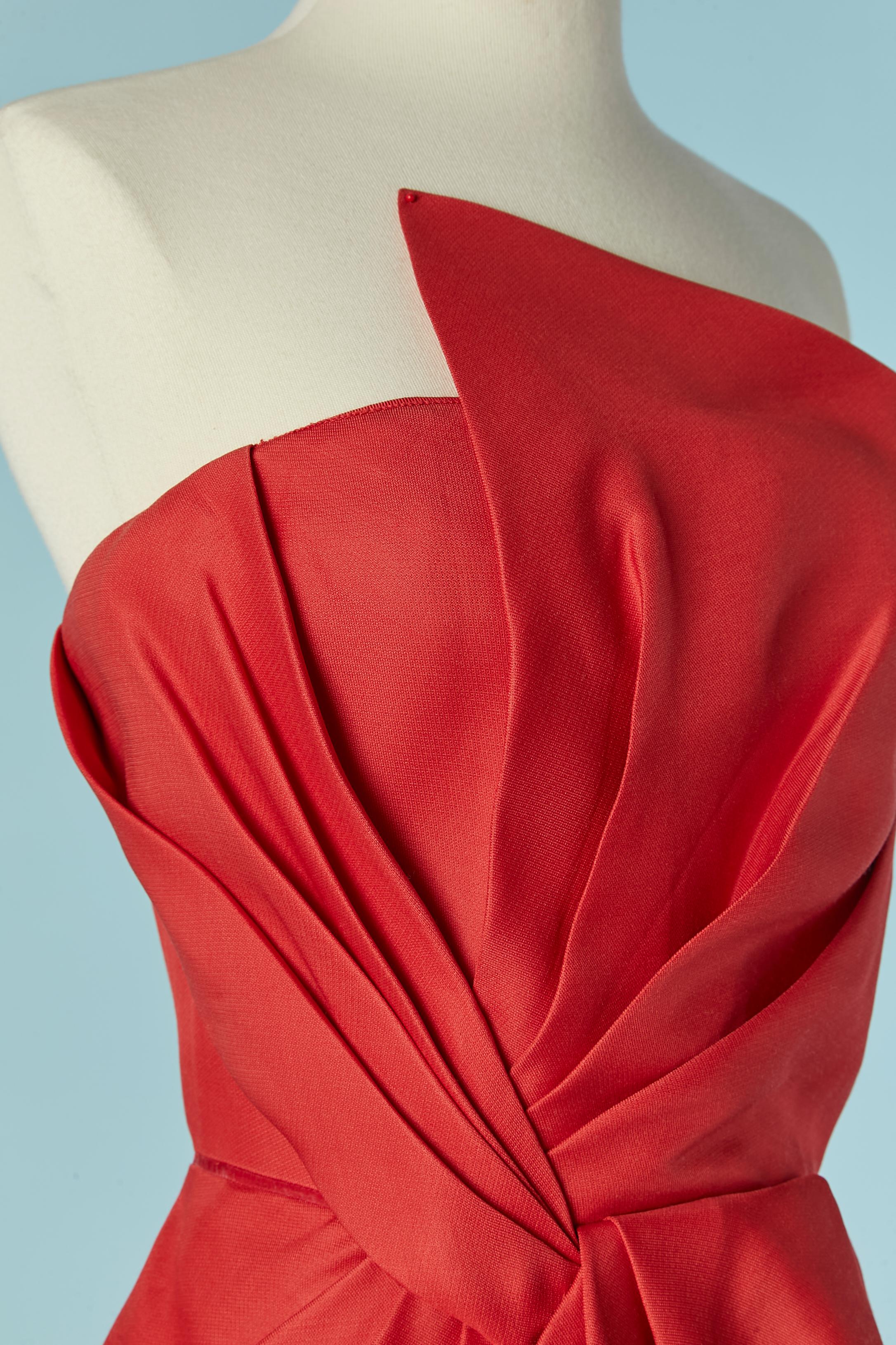 Vestido de noche bustier de seda roja envuelto por delante J Mendel Rojo en venta