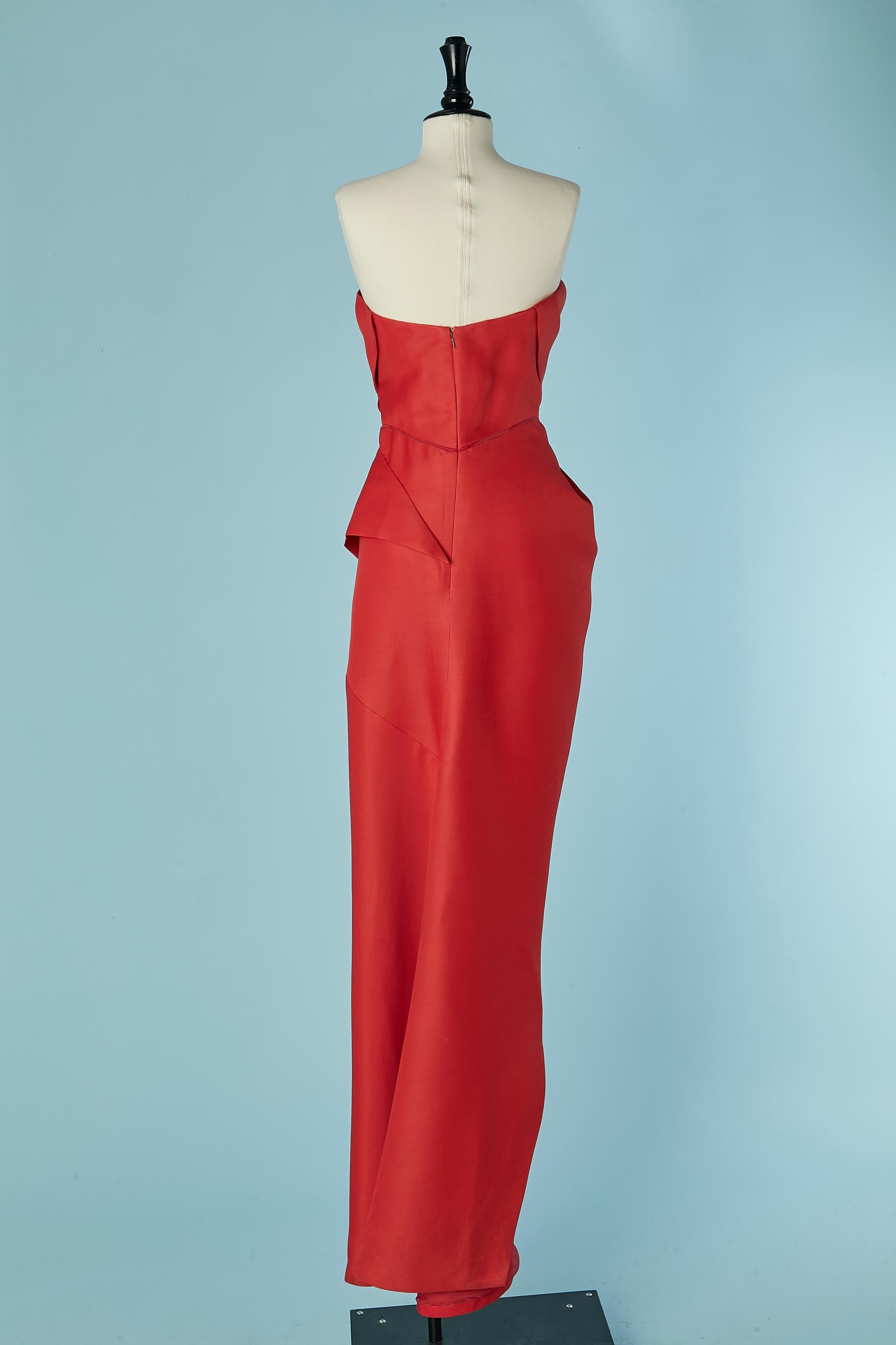 Vestido de noche bustier de seda roja envuelto por delante J Mendel en venta 1