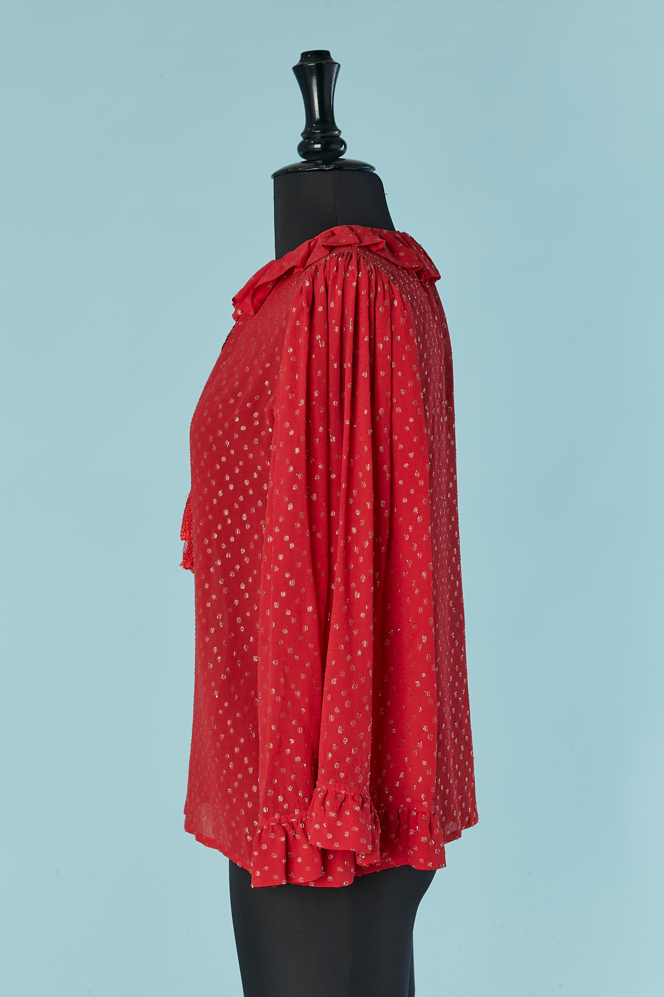 Donna Camicetta in chiffon di seta rossa con collo a balze e nappina Saint Laurent Rive Gauche in vendita