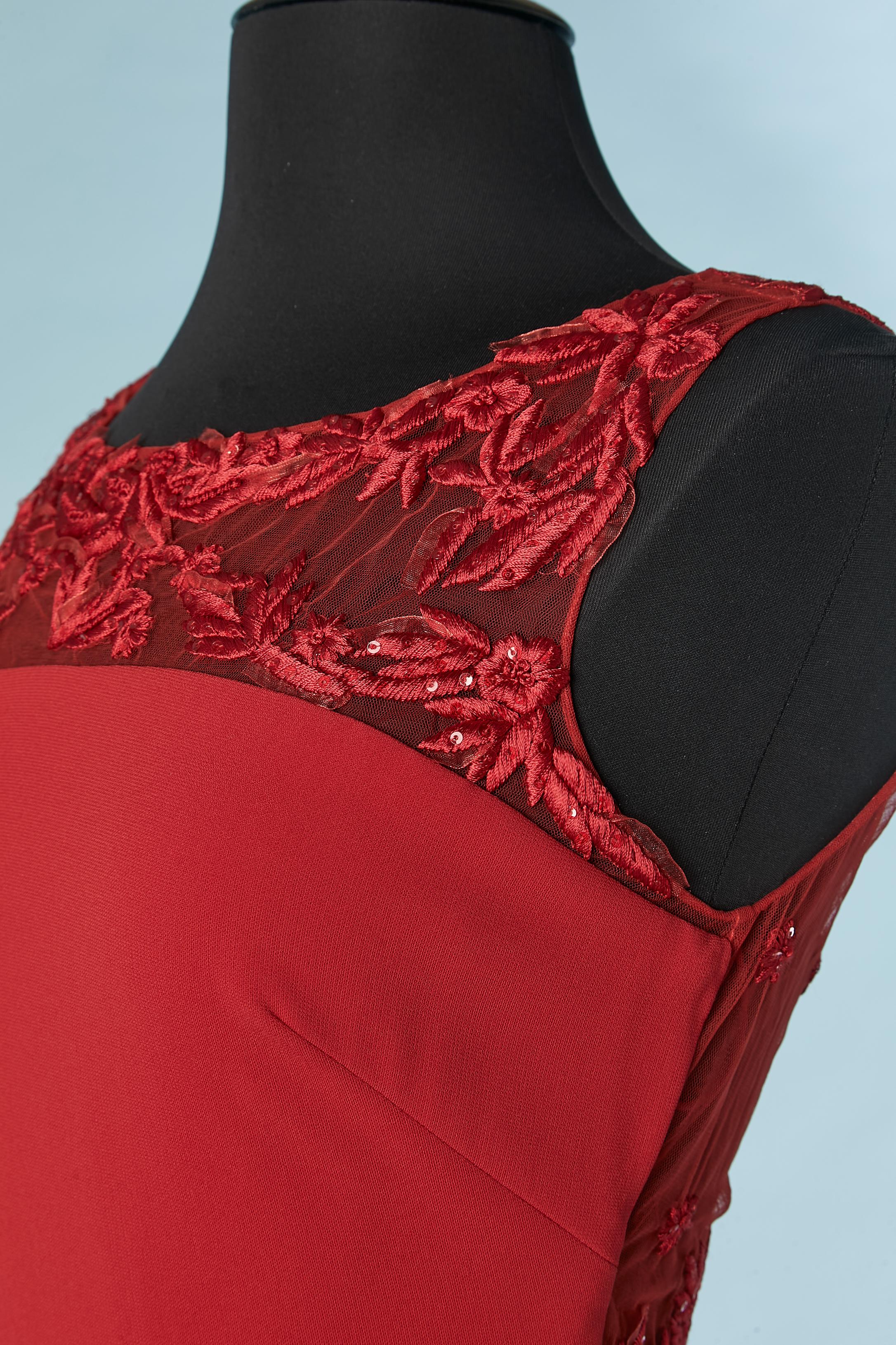 Red silk evening dress with embroideries on tulle on the top Lorena Sarbu In Excellent Condition For Sale In Saint-Ouen-Sur-Seine, FR