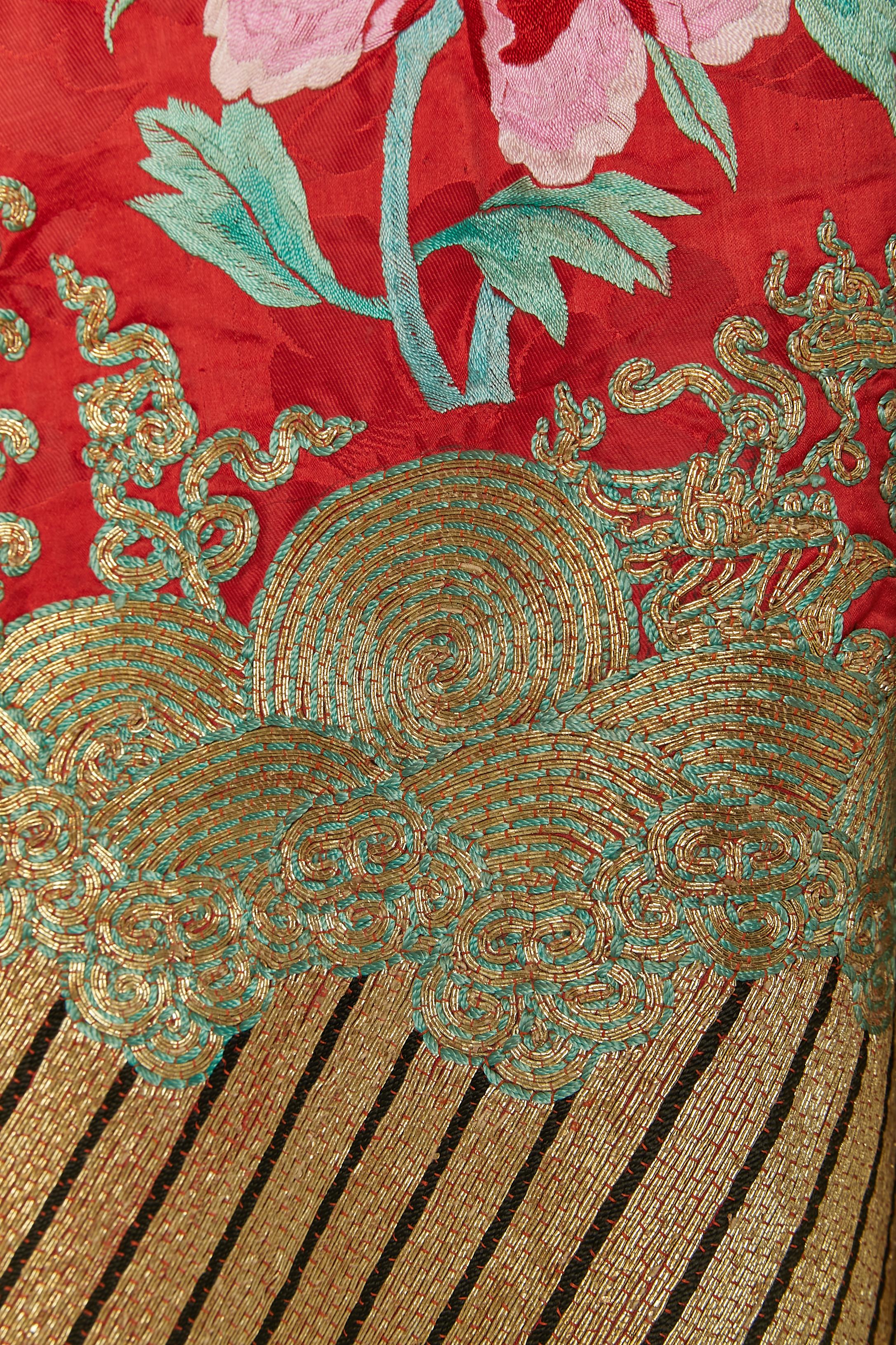Marrone Tunica cinese in seta jacquard rossa con ricami in vendita