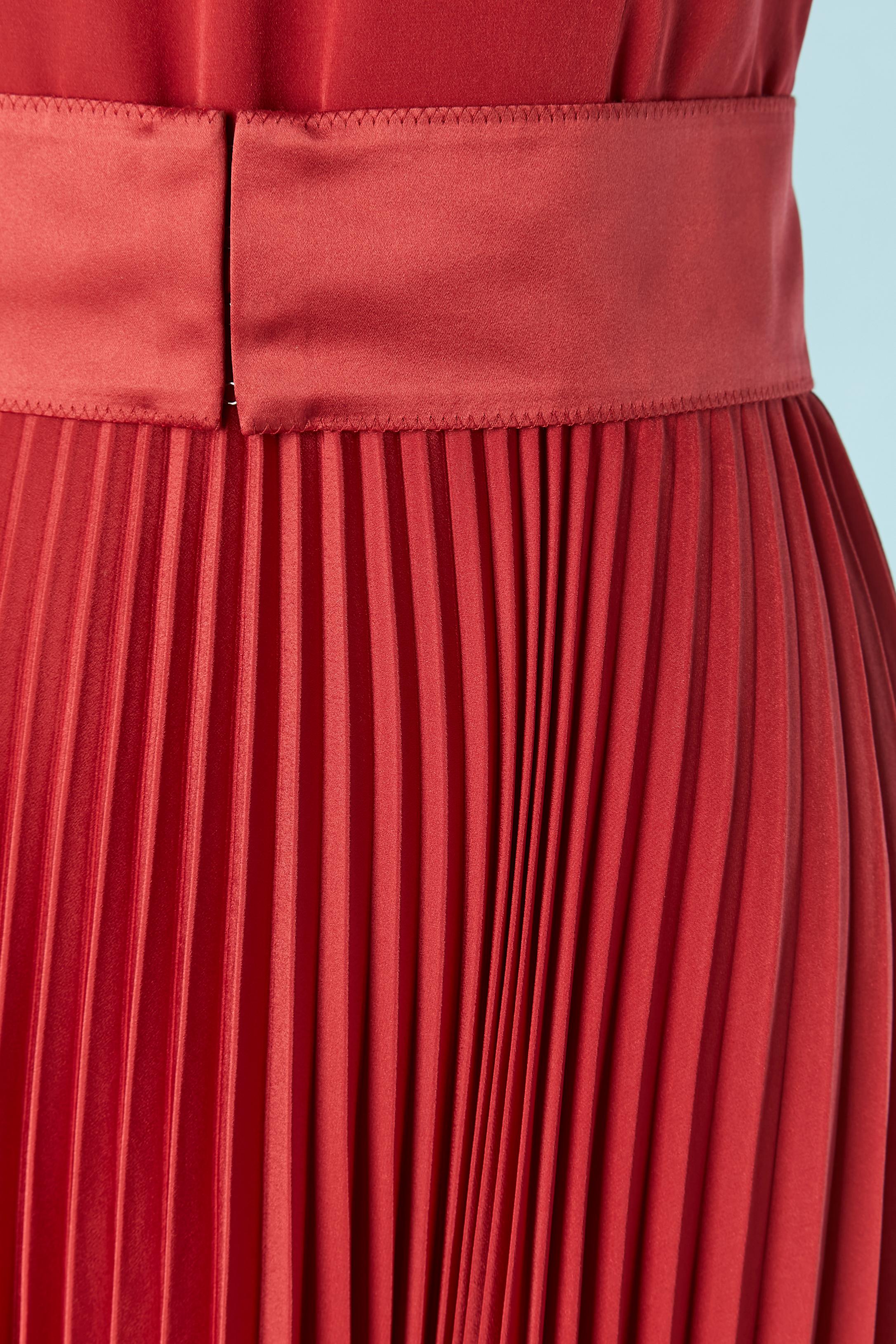 Red silk sleeveless cocktail dress with sunray pleats Miu Miu In Excellent Condition For Sale In Saint-Ouen-Sur-Seine, FR