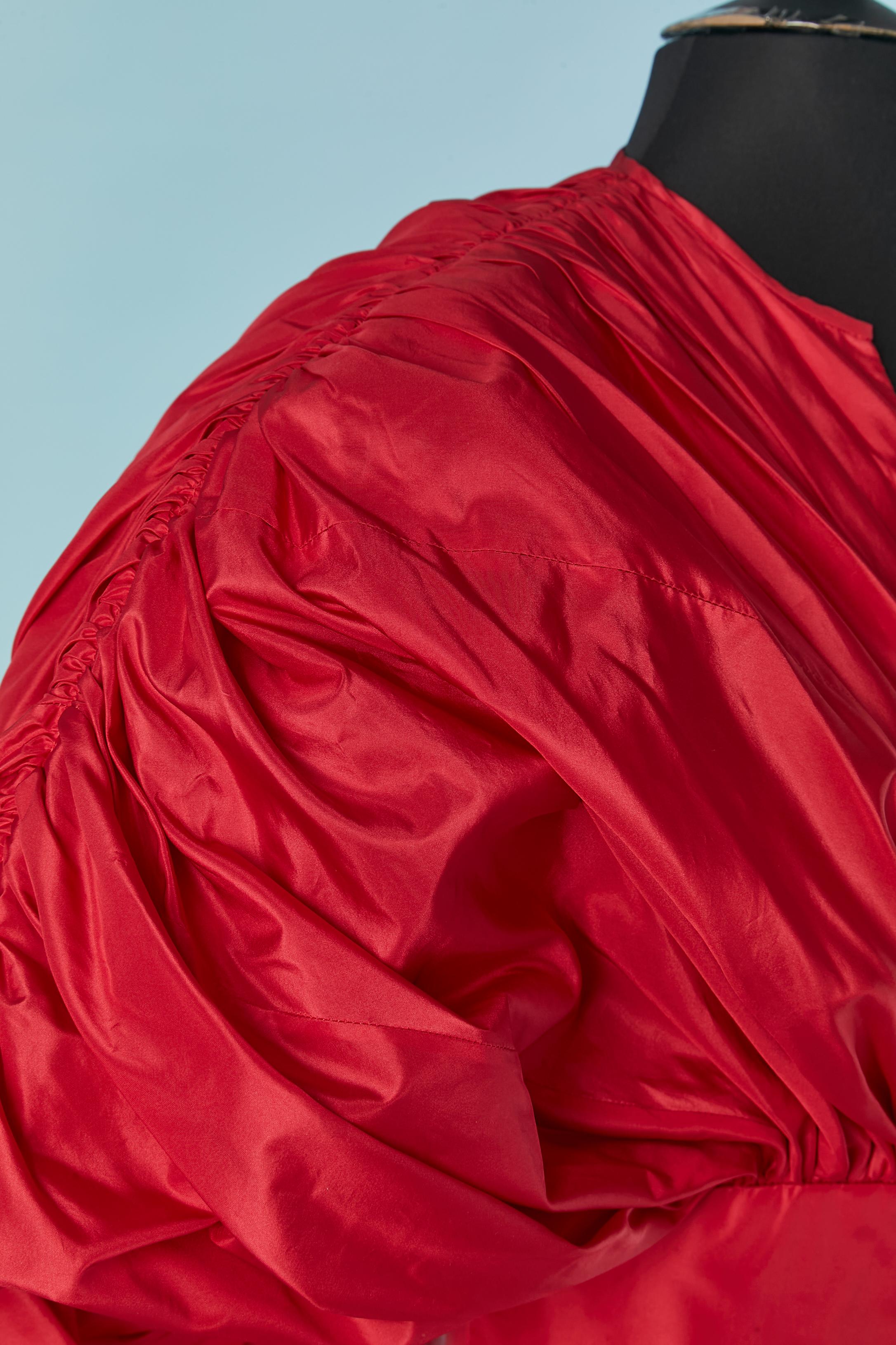 Rotes Abendkleid aus Seidentaft BRUCE OLDFIELD im Angebot 1