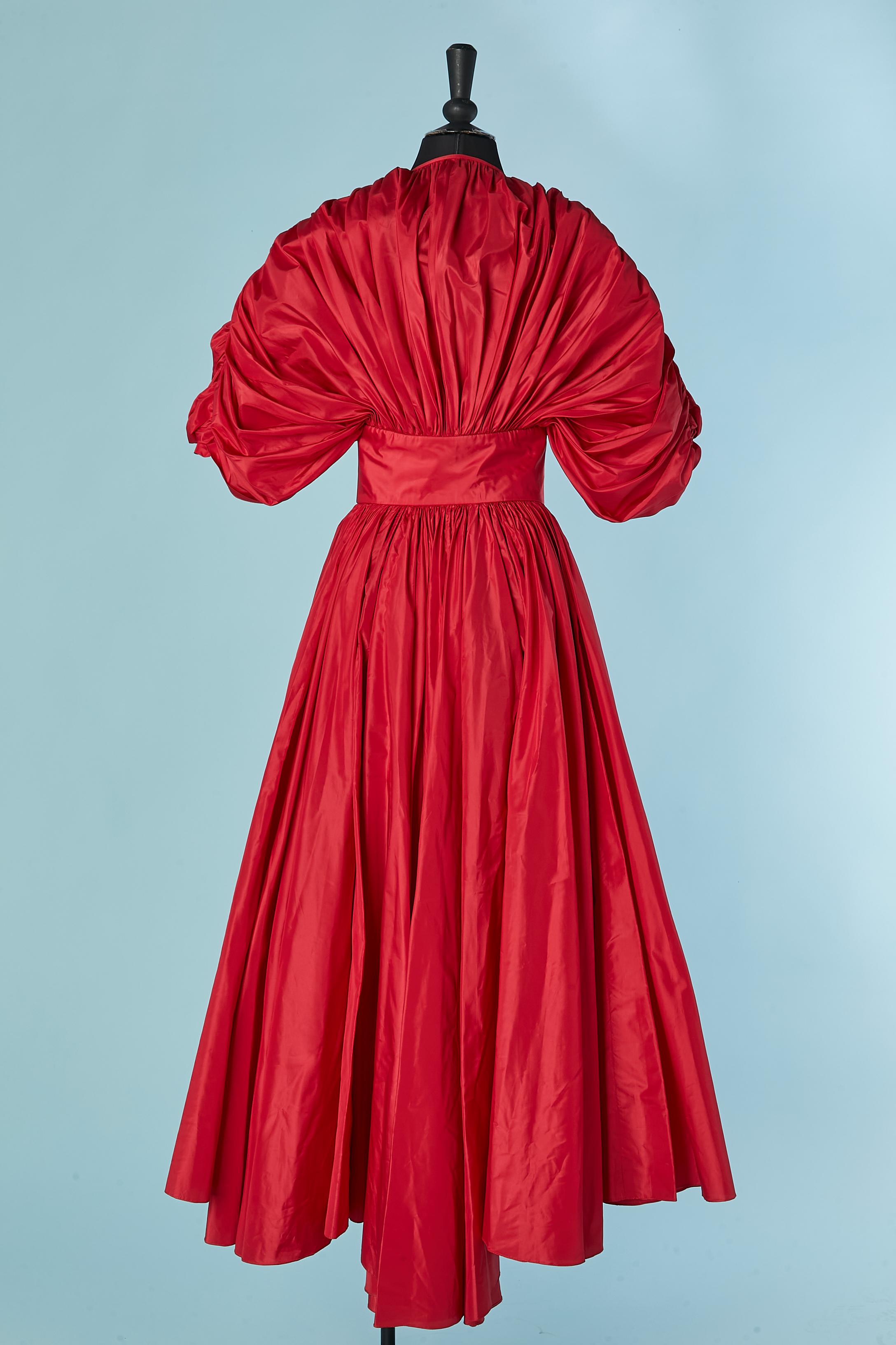 Rotes Abendkleid aus Seidentaft BRUCE OLDFIELD im Angebot 3