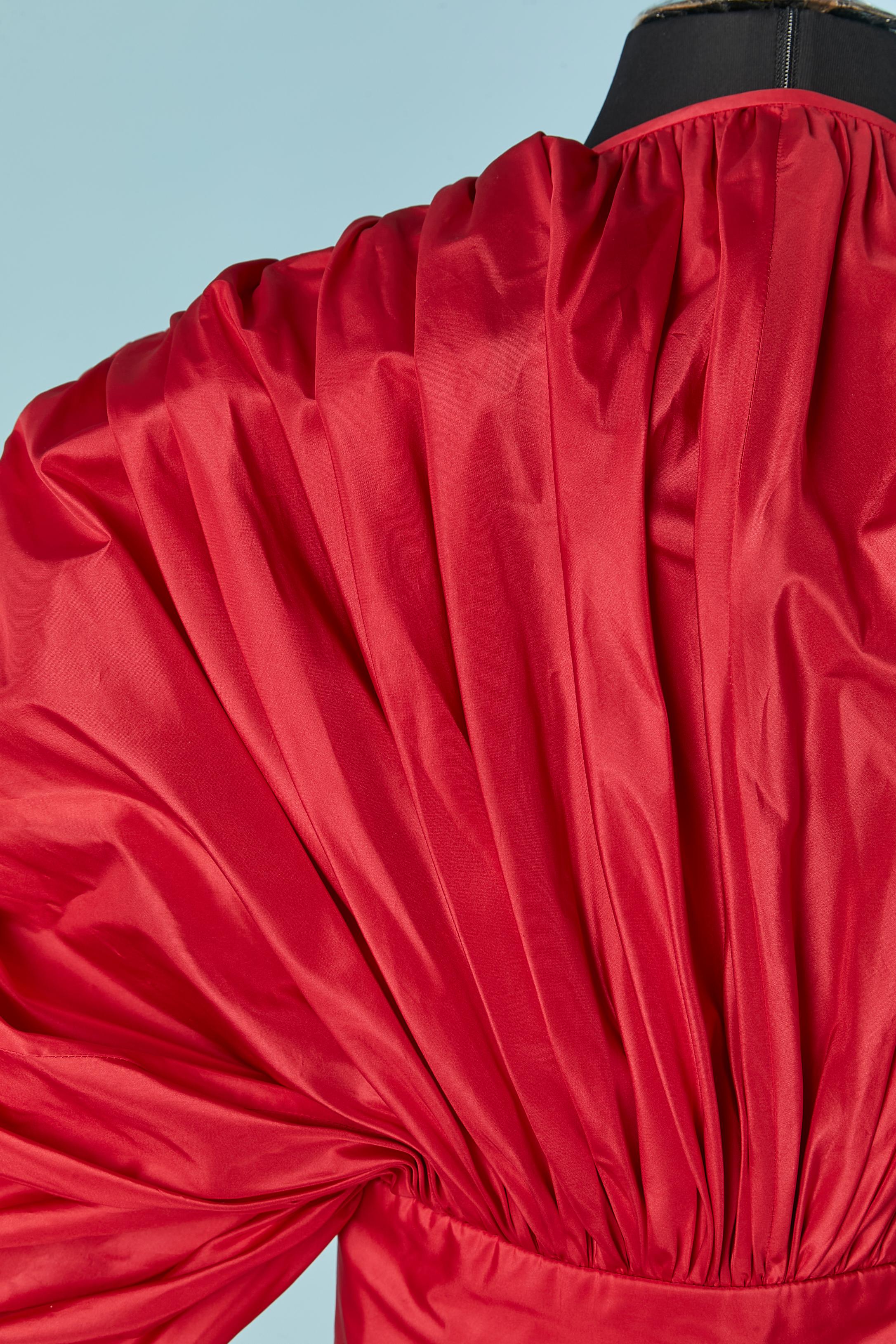 Rotes Abendkleid aus Seidentaft BRUCE OLDFIELD im Angebot 4