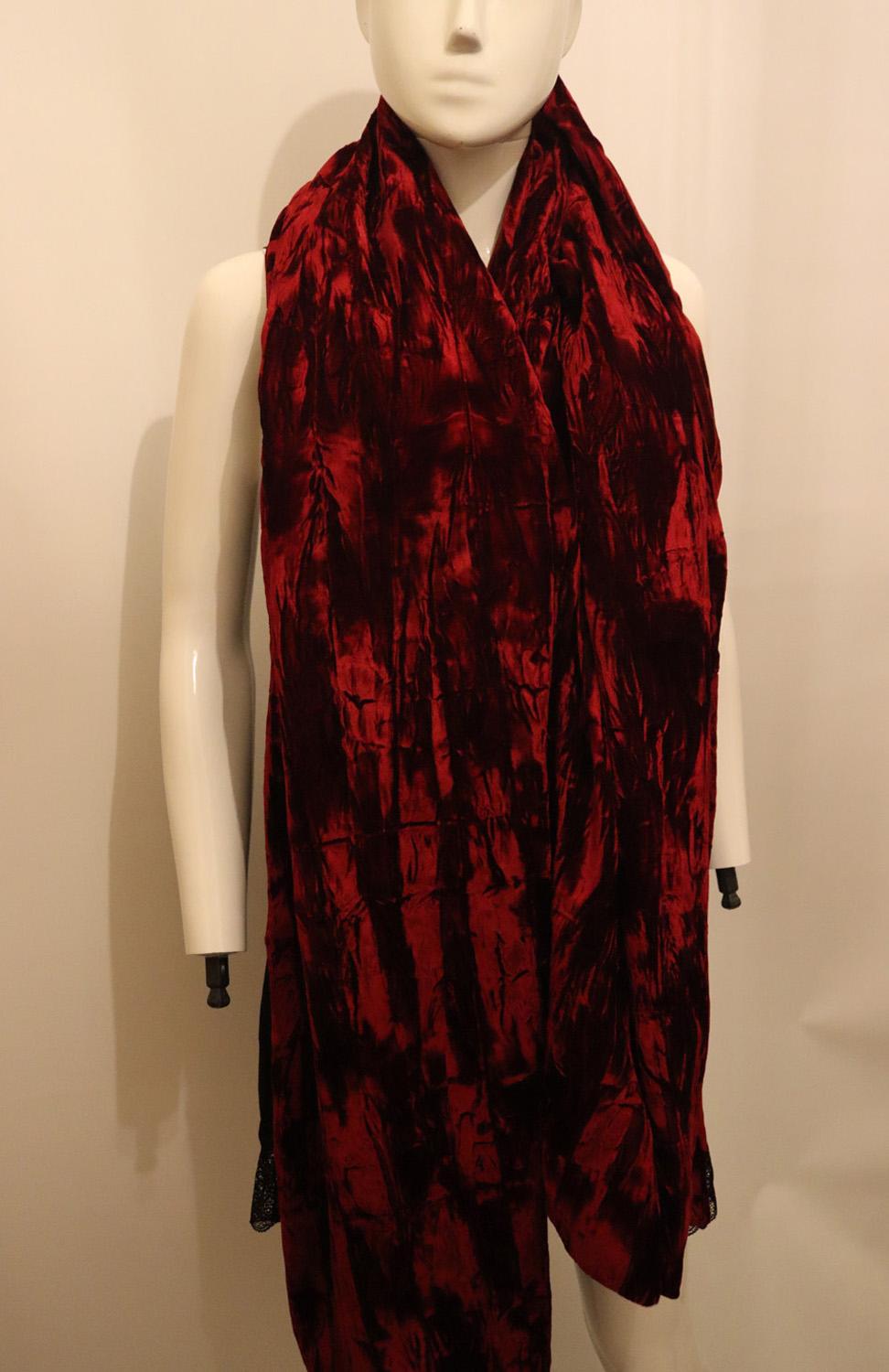 Red Silk Velvet Shawl In Good Condition For Sale In London, GB