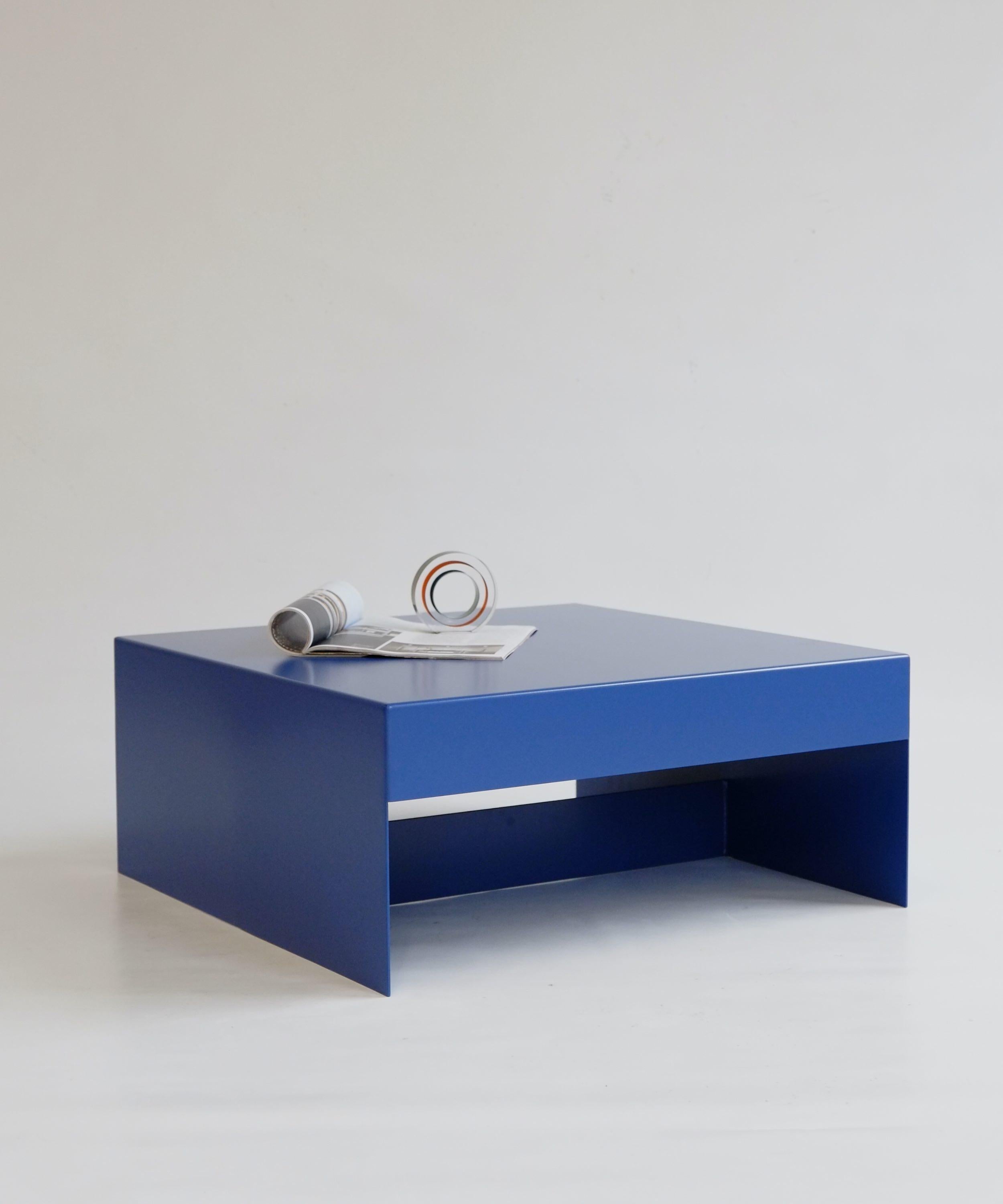 Mesa baja cuadrada de aluminio roja de una sola forma - Personalizable en venta 7