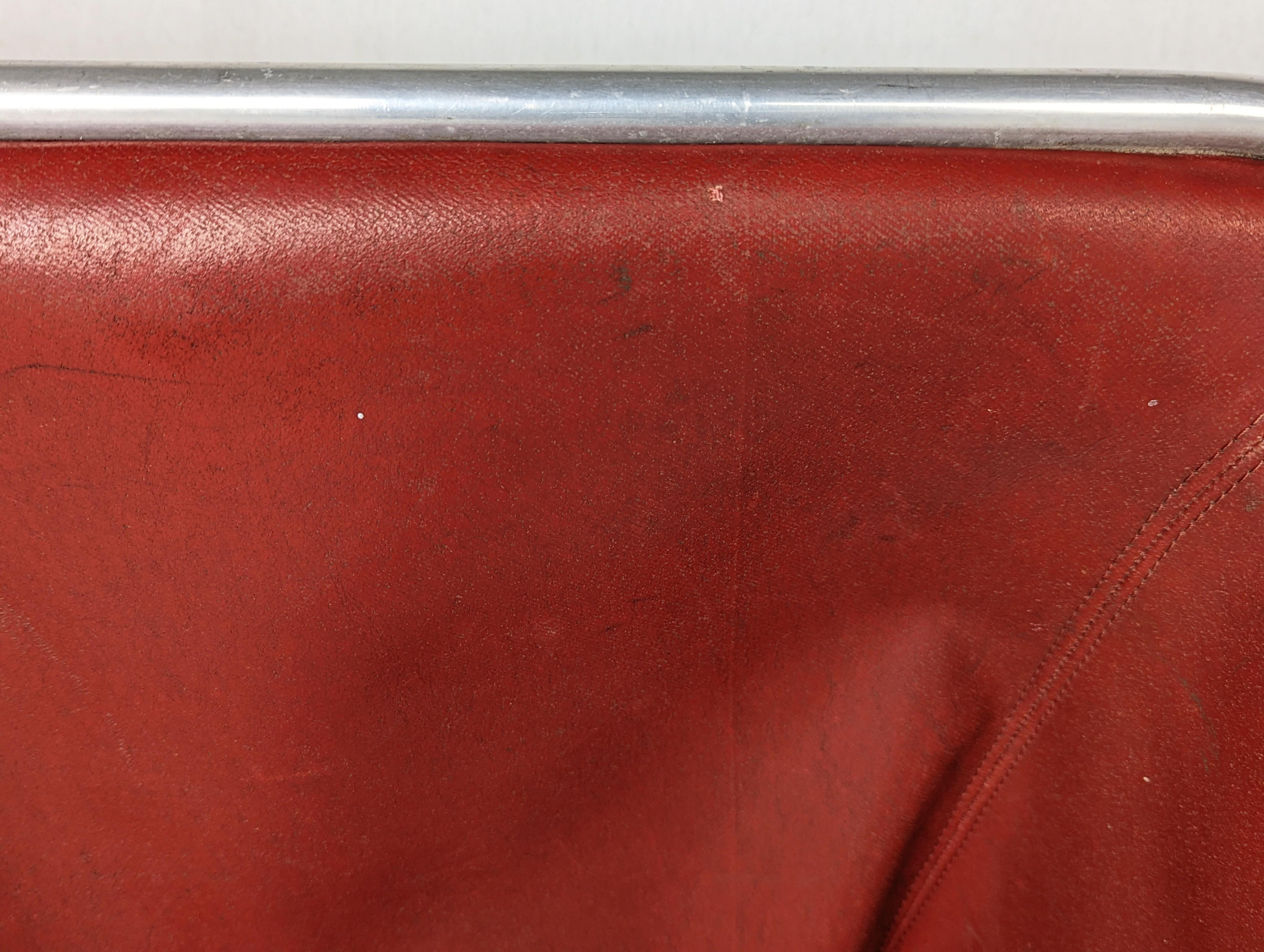 Faltstuhl Plona aus rotem Skai und Aluminium aus dem Jahr 1969 von G. Piretti für Anonima Castelli im Zustand „Gut“ im Angebot in Varese, Lombardia