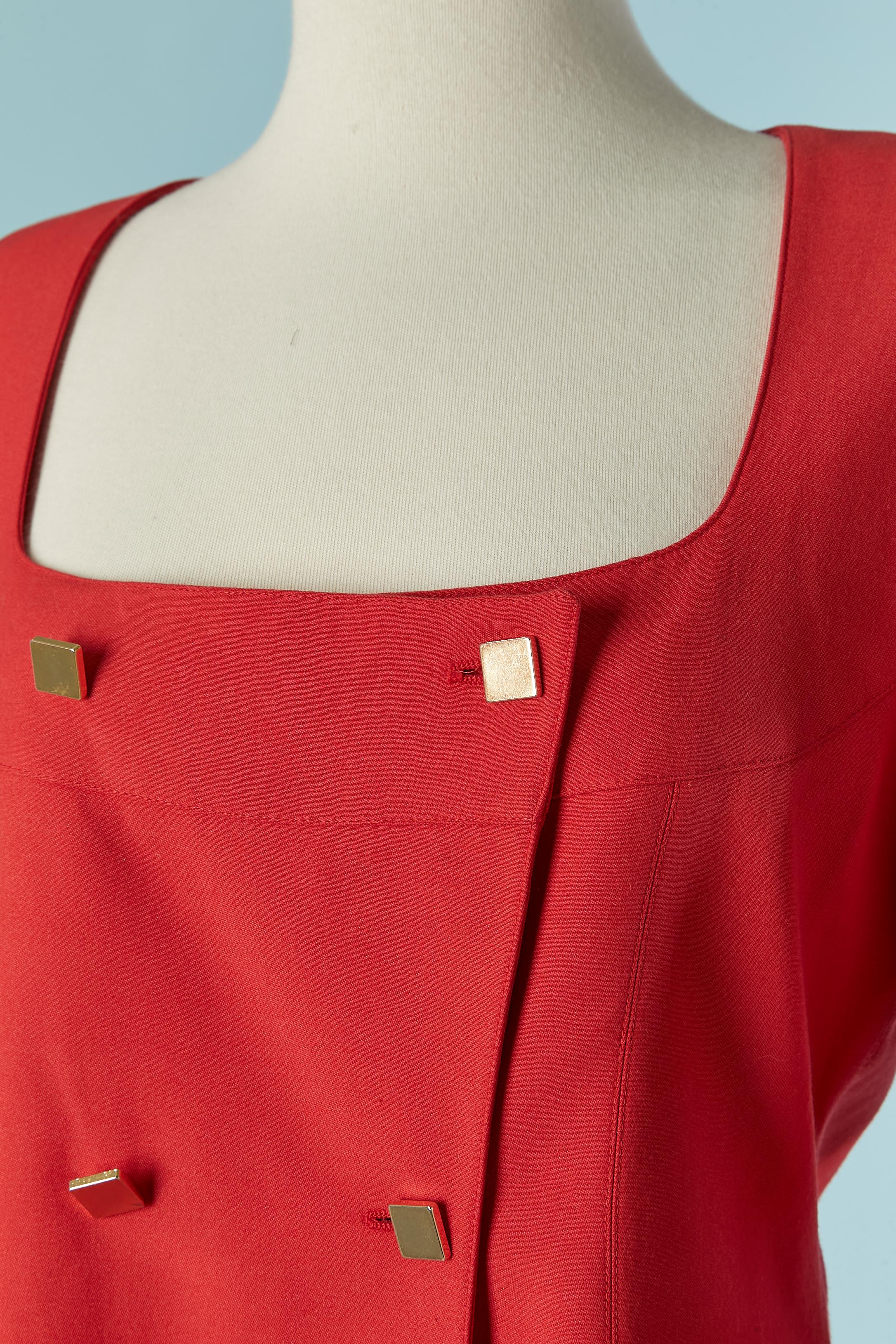 Red skirt suit with double breasted jacket. 
Rayon lining. Shoulder pad. Square gold metal button and buttonhole closure on the front + on the cuffs. One snap + one button and buttonhole closure inside. 
Cut-work. 
SIZE on tag 44 (It) 10 (Us) M(