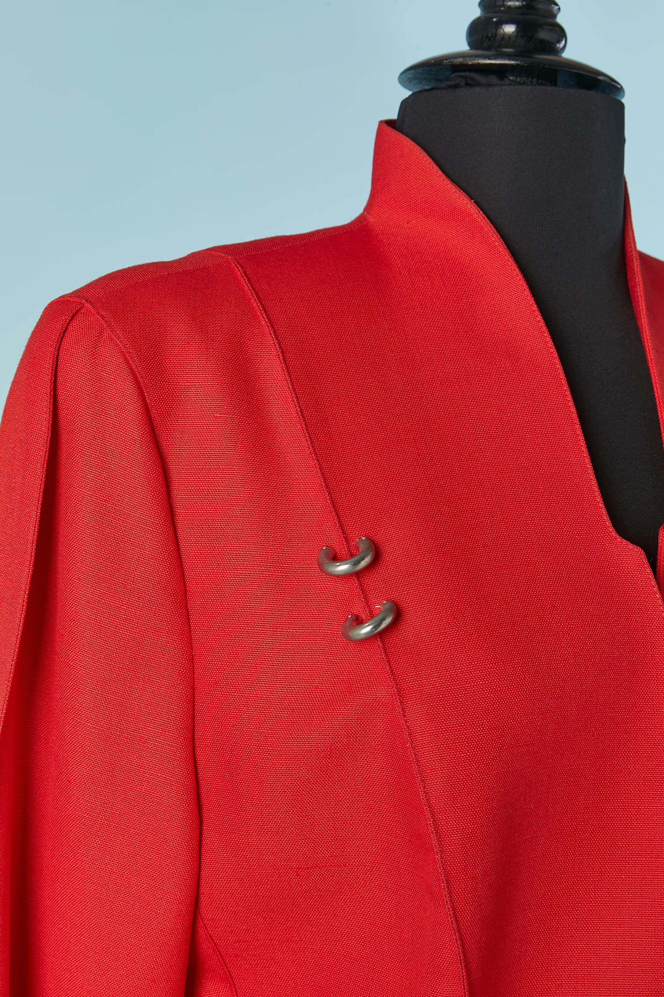 Rosso Tailleur con gonna rossa e abbellimento ad anello in metallo Thierry Mugler Circa anni '90 in vendita