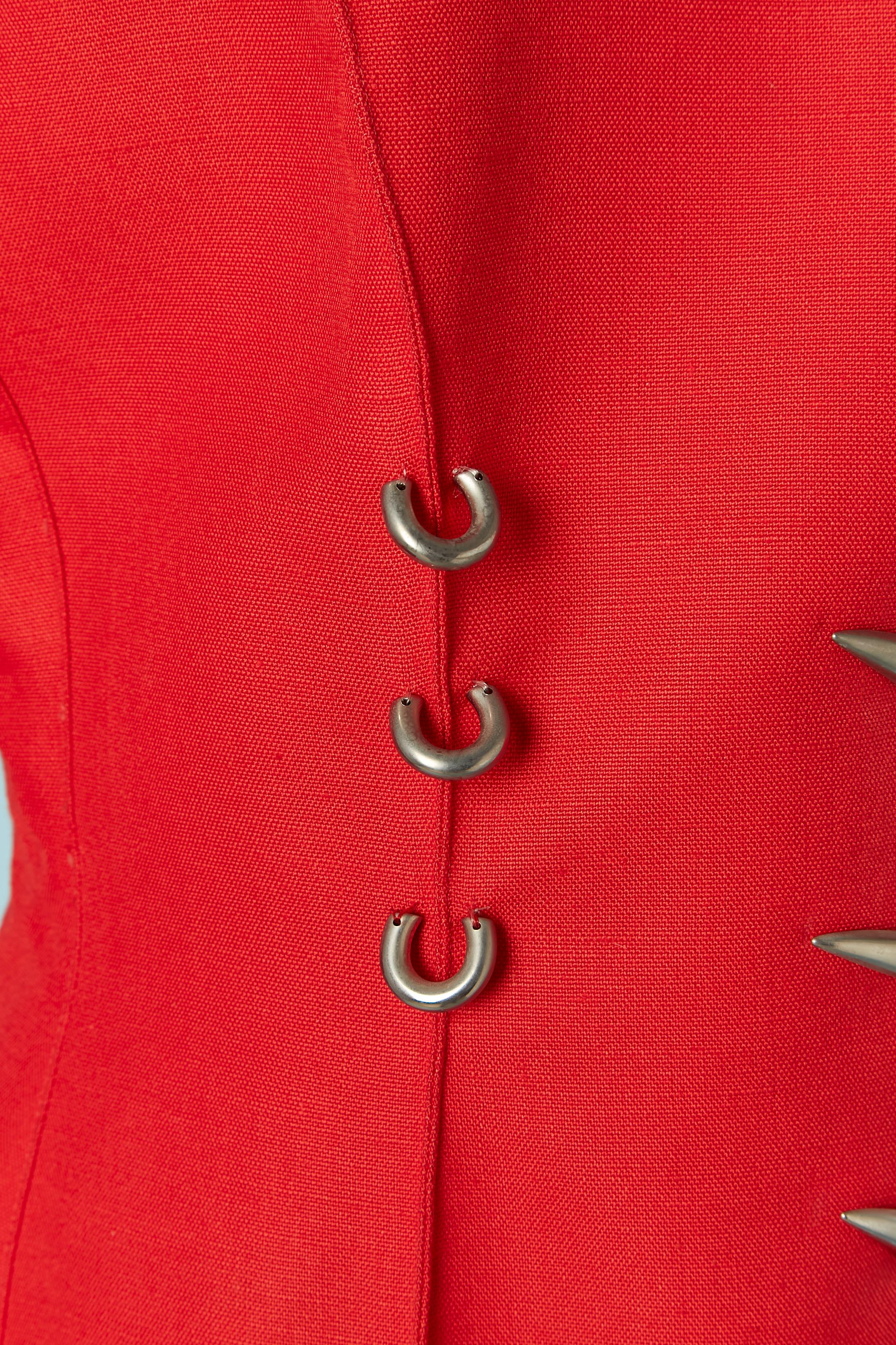 Tailleur con gonna rossa e abbellimento ad anello in metallo Thierry Mugler Circa anni '90 In condizioni ottime in vendita a Saint-Ouen-Sur-Seine, FR