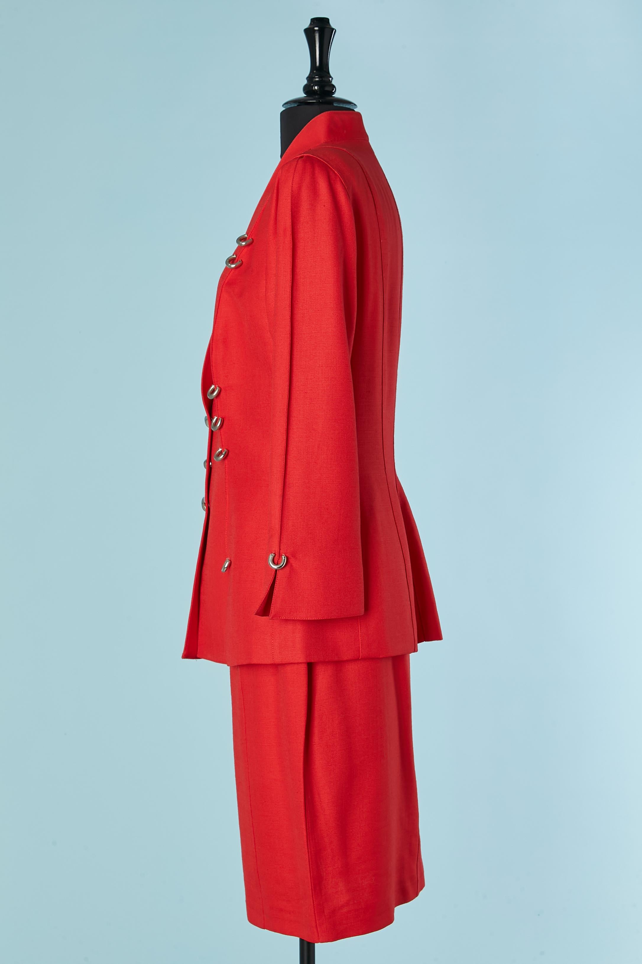 Donna Tailleur con gonna rossa e abbellimento ad anello in metallo Thierry Mugler Circa anni '90 in vendita