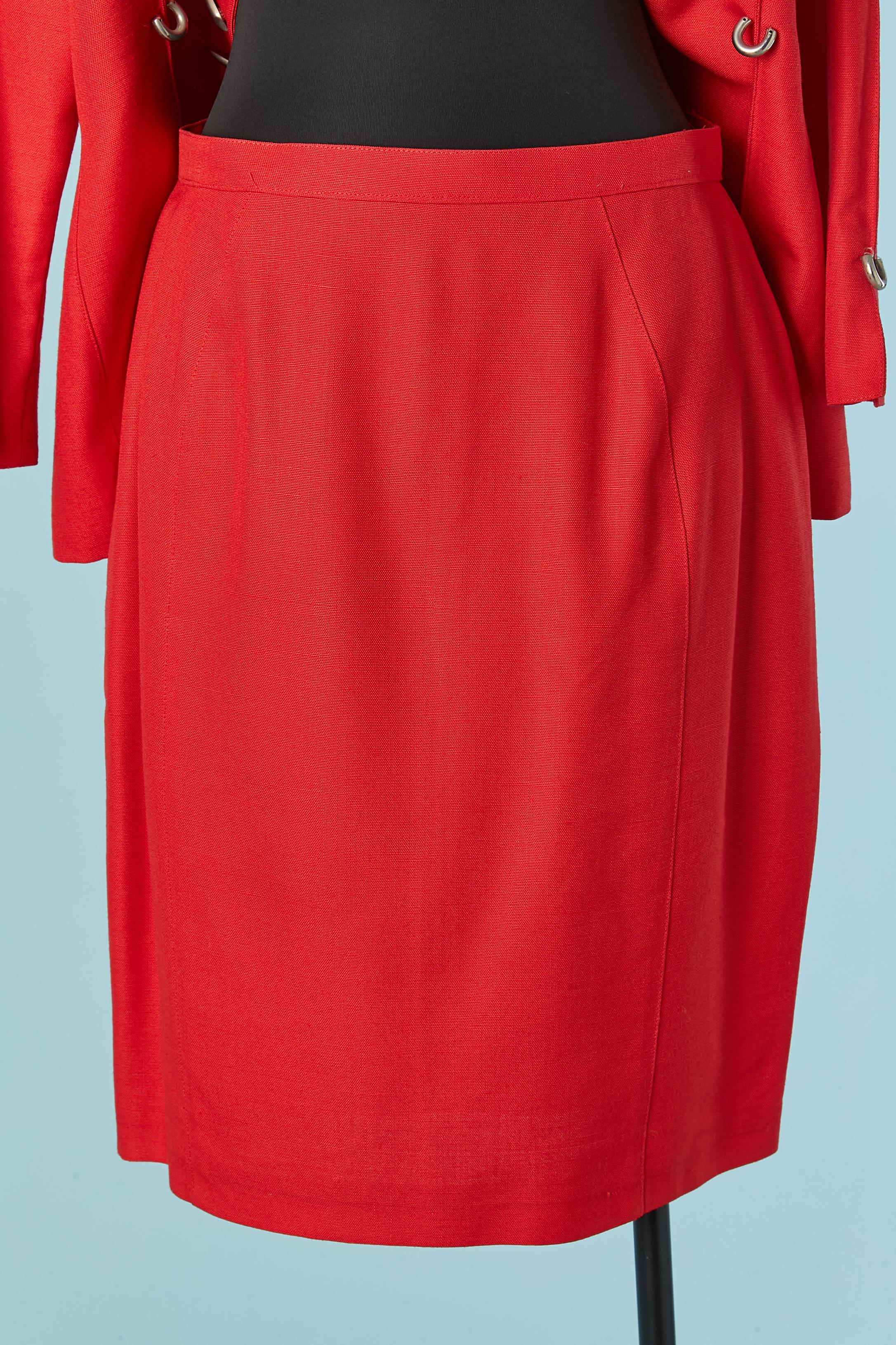 Tailleur con gonna rossa e abbellimento ad anello in metallo Thierry Mugler Circa anni '90 in vendita 2