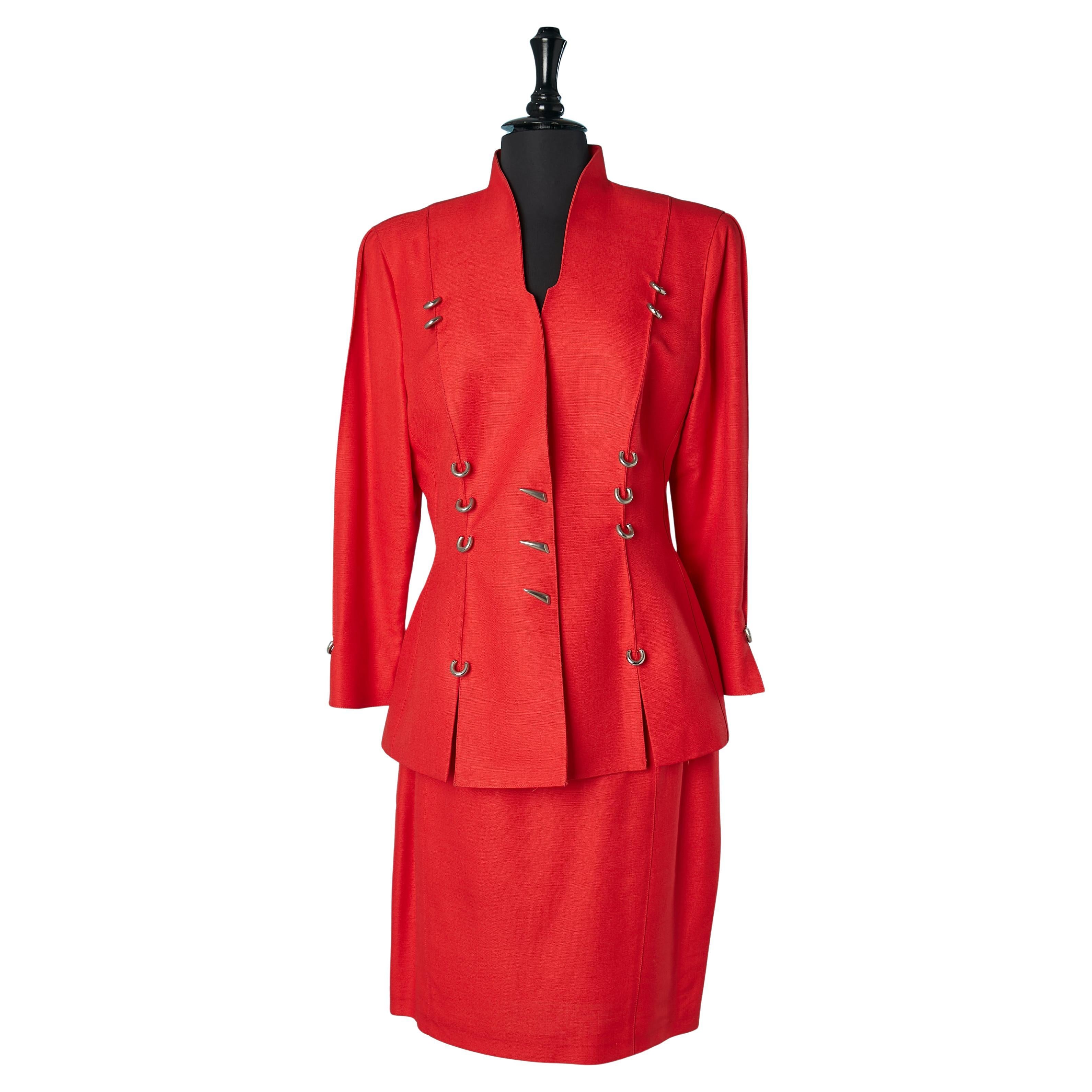 Tailleur con gonna rossa e abbellimento ad anello in metallo Thierry Mugler Circa anni
90