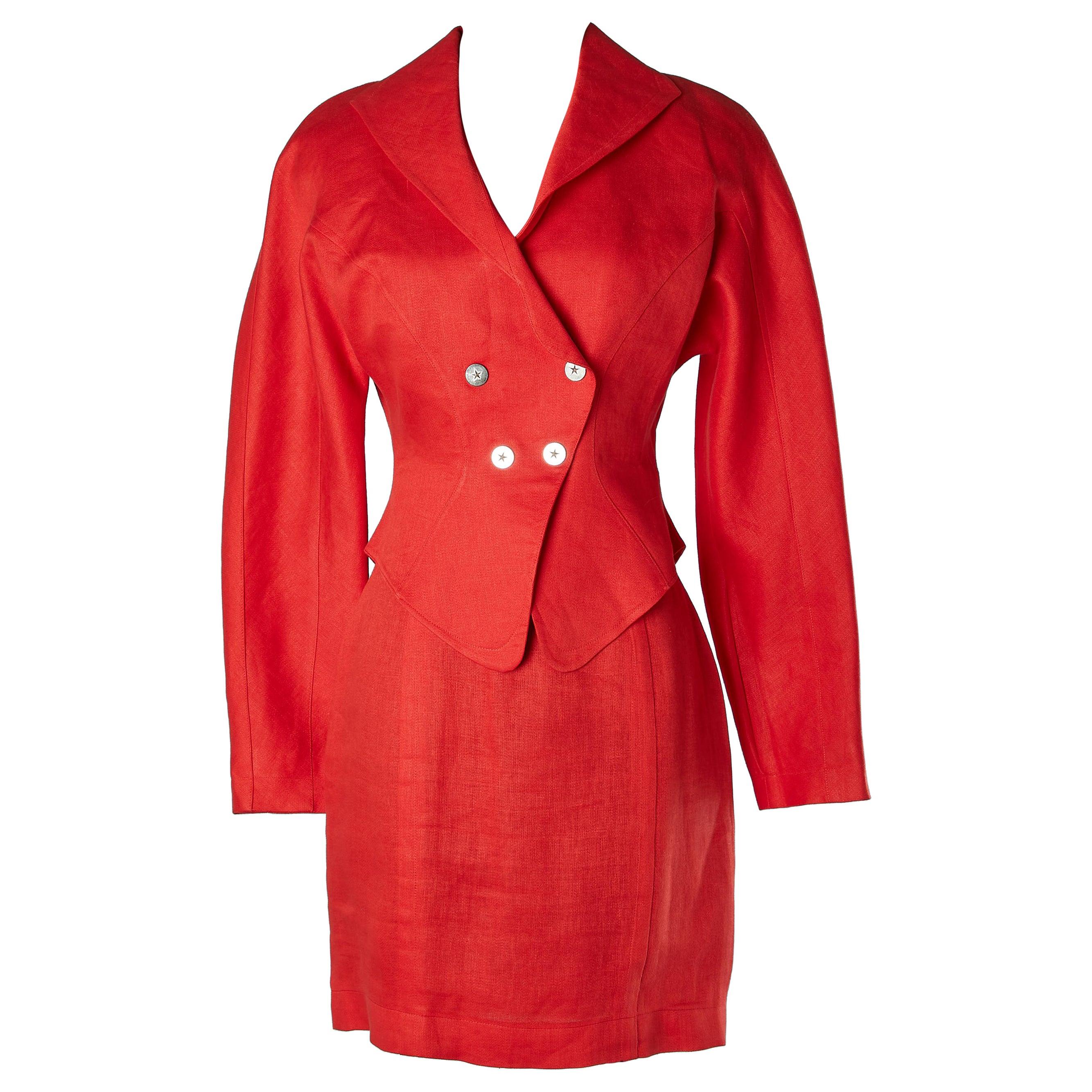 Falda-traje roja con estrellas plateadas en el broche Mugler by Thierry Mugler Circa 1990's