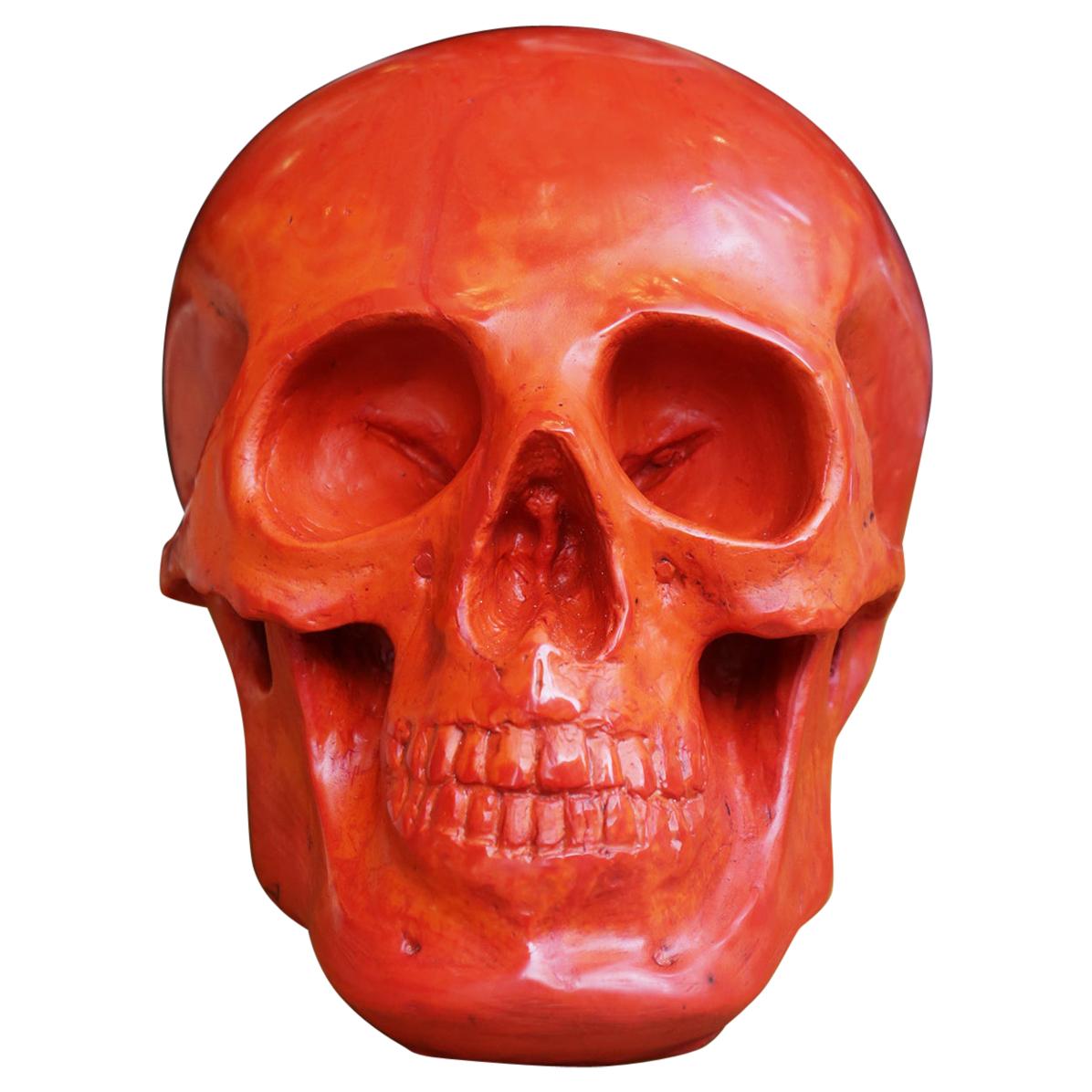 Sculpture de crâne rouge en pâte de verre noirci