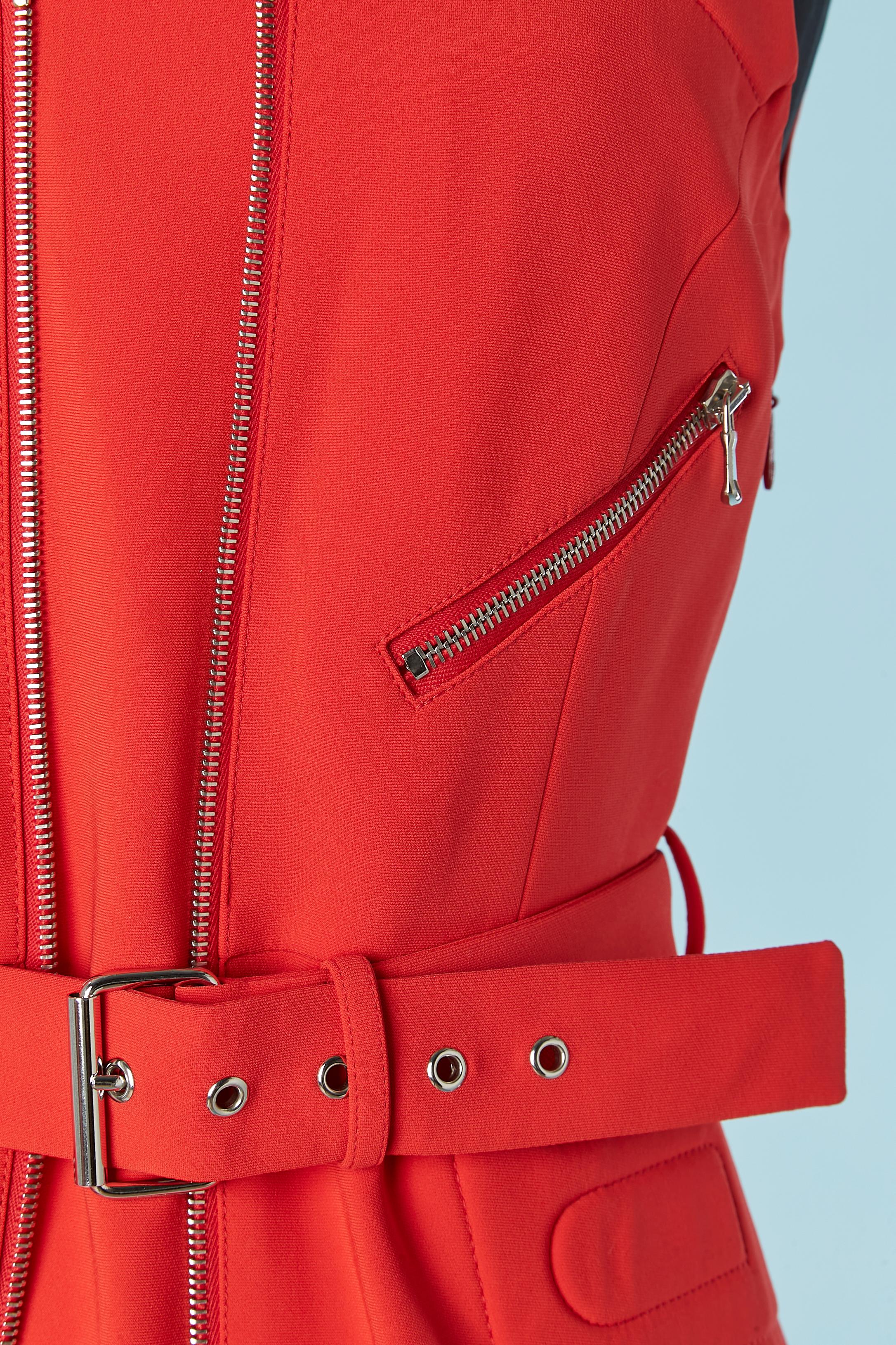 Red sleeveless dress with zip. Main fabric composition: 64% tri-acetate. 36% polyester. Lining: 94% cupro, 6% elastane. 
Fabric Belt with buckle. Invisible zip closure on the left side. Pocket on both side with zip closure.
SIZE 40/ M 