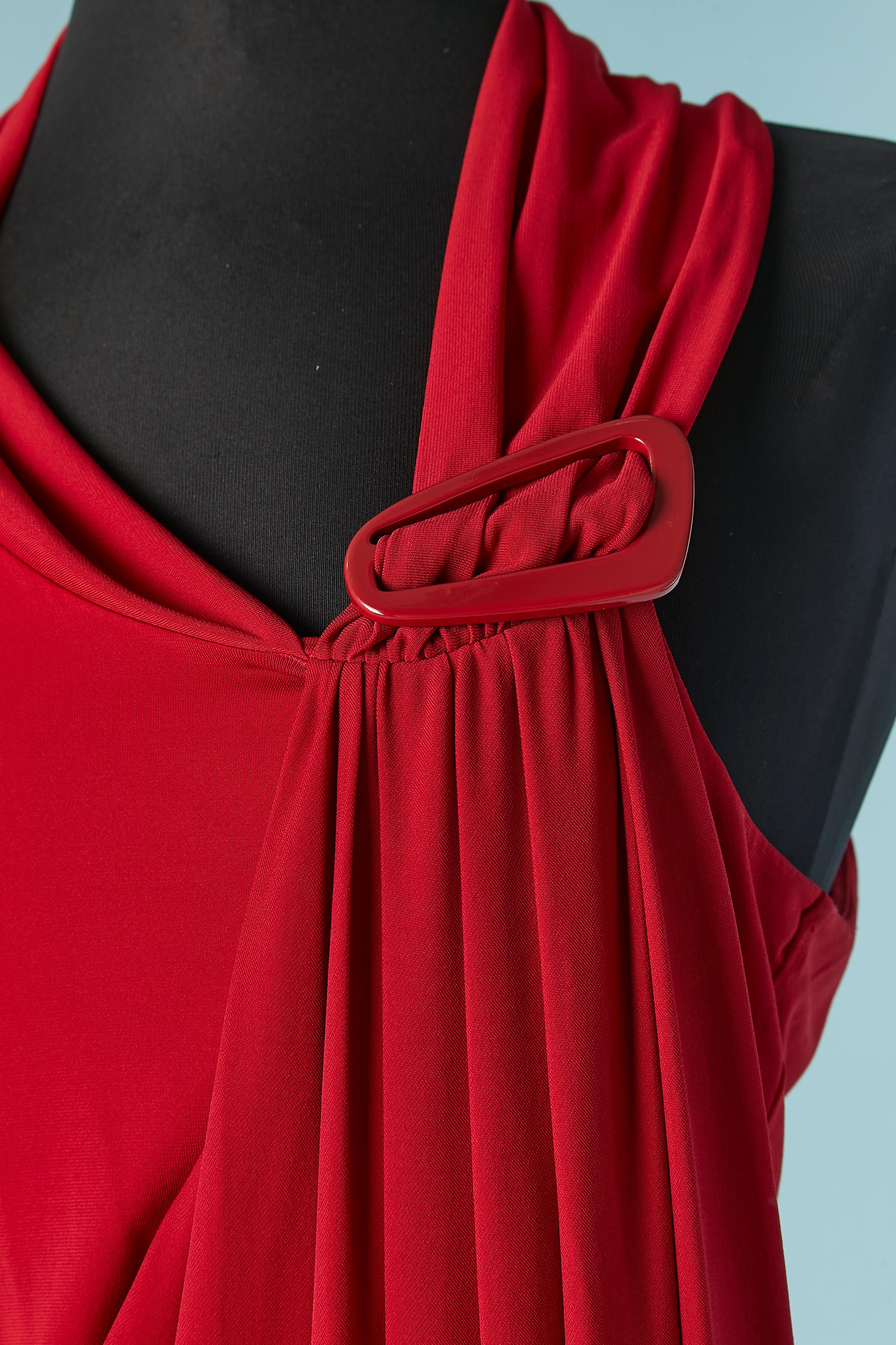 Red sleeveless jersey dress with red buckle. Fabric composition: 67% rayon, 27% polyamide, 6% elastane. Lining: 85% polyamide, 15% elastane 
SIZE 42 (It) 38 (Fr) M 