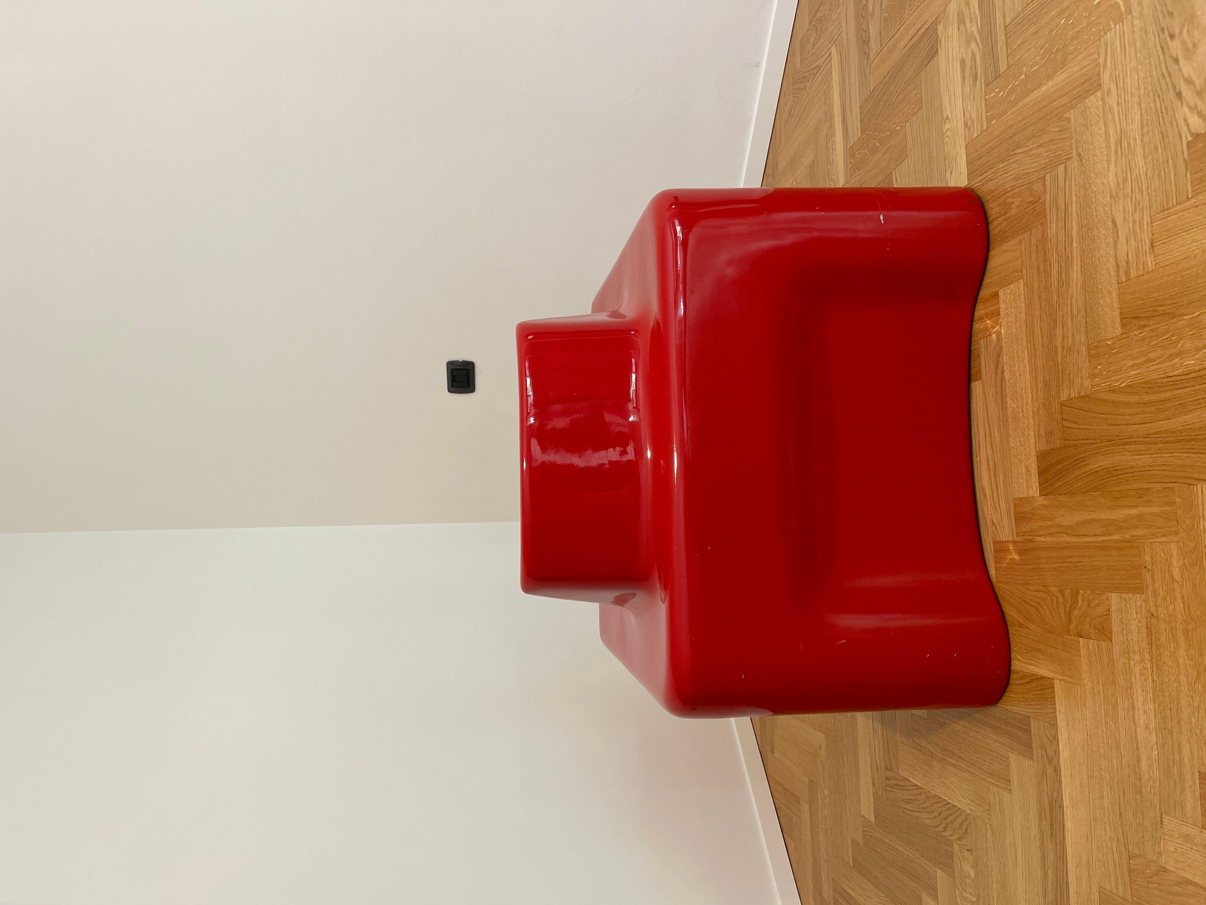 Red Space Age Club Chair, 1970s In Good Condition For Sale In Milano, Lombardia