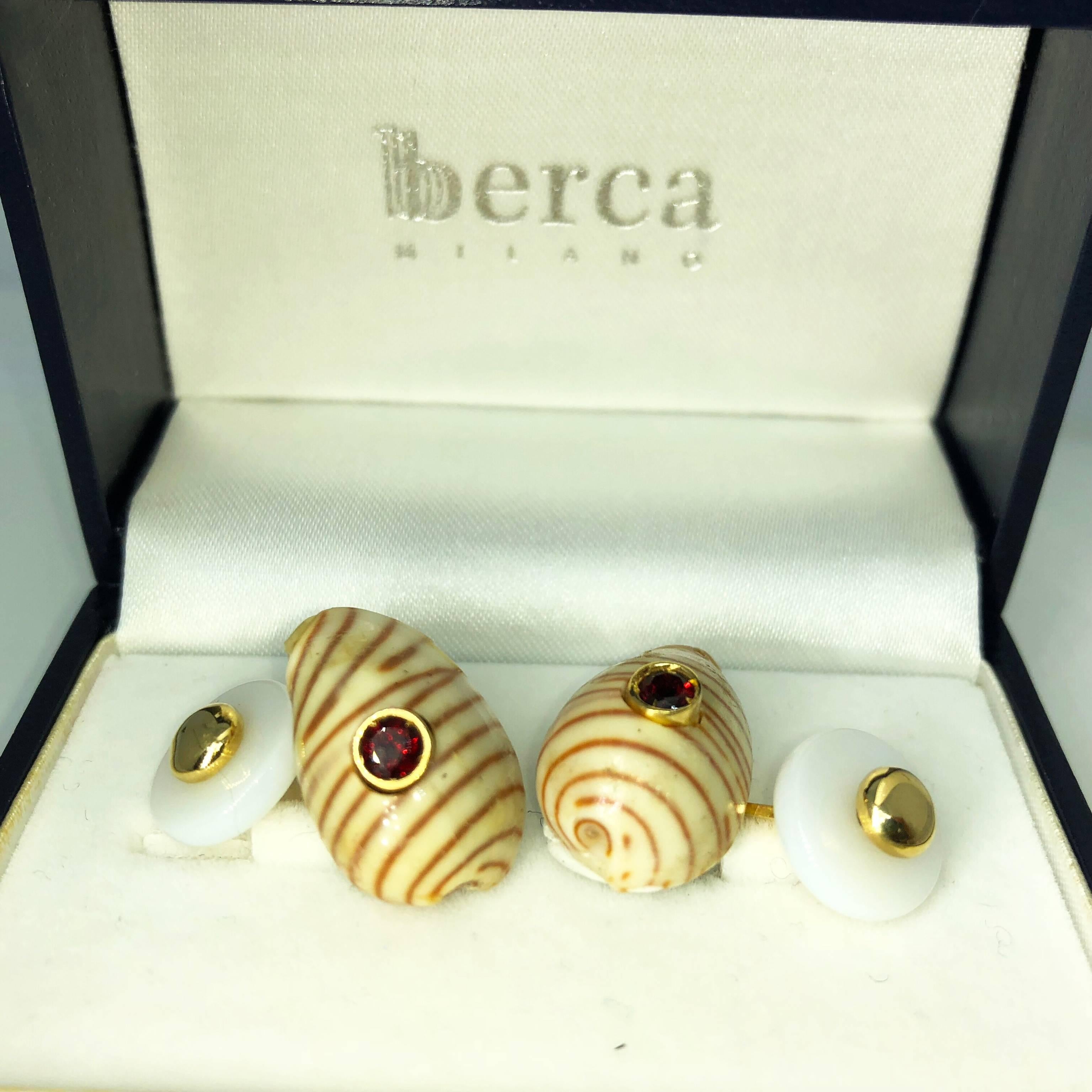 Men's Berca Red Garnet Seashell Shaped White Agate Back Yellow Gold Cufflinks For Sale