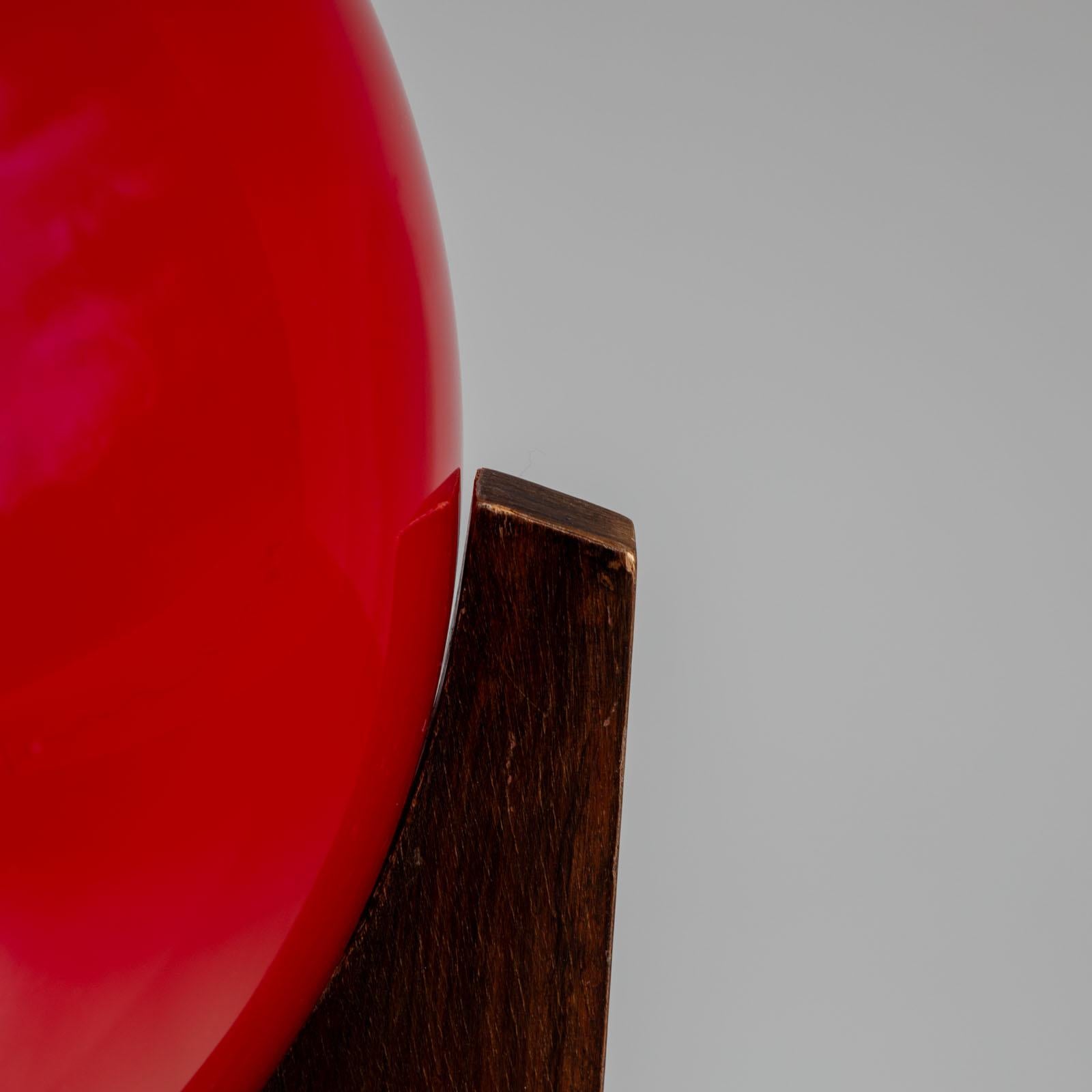 20ième siècle Lampe de table sphérique rouge, milieu du 20e siècle en vente