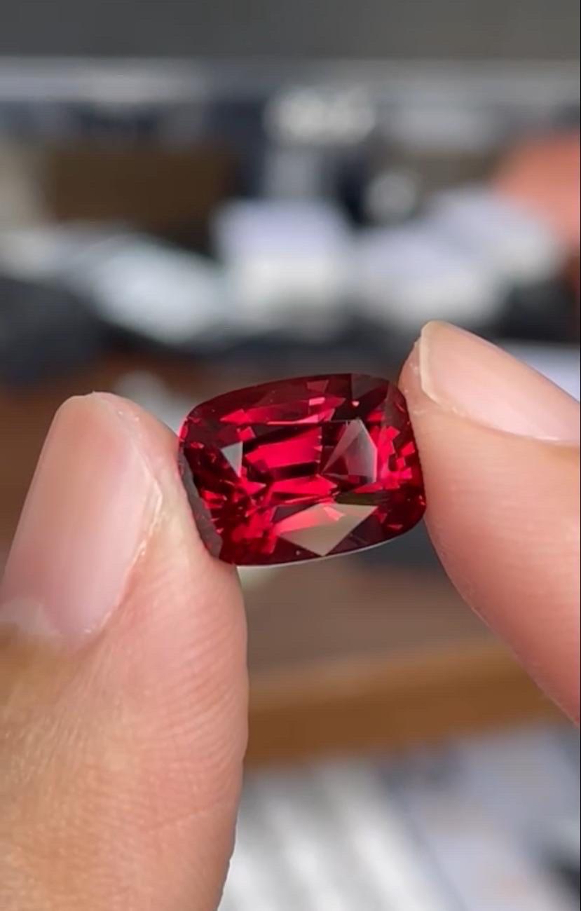 Roter Spinell 9,17 Karat, Auge sauber, Burma (Kissenschliff) im Angebot